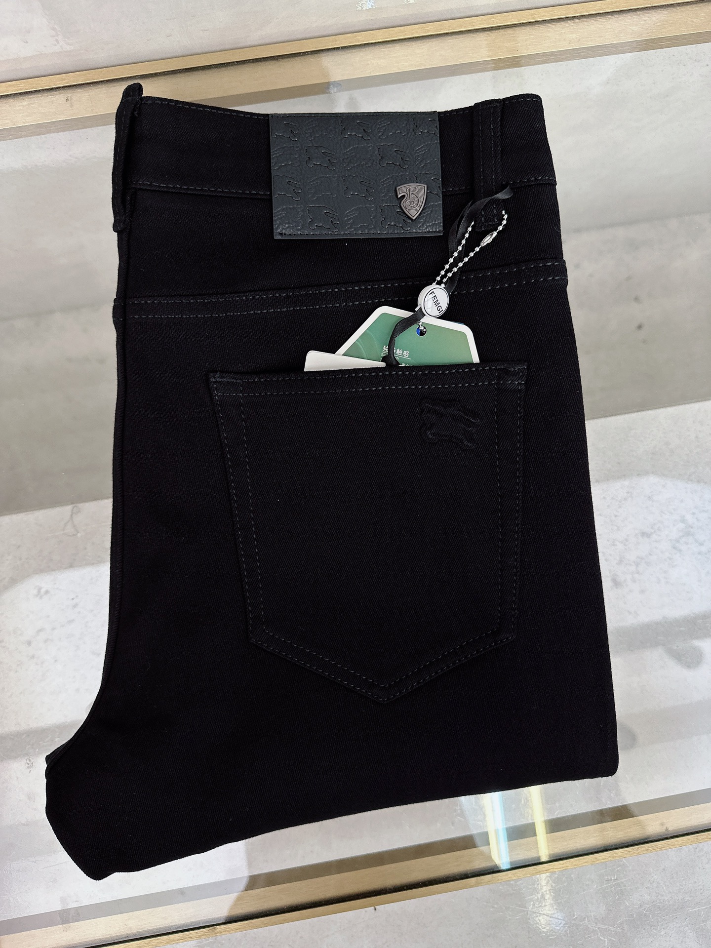 NO:548631,Burberry, new in autumn and winter, high-order light luxury denim, spot supply, special ingredients recycled cellulose fabric, non-scalding and anti-wrinkle code: -,,burberry,alexander wang19860909巴宝莉 秋冬上新 高订轻奢牛仔 现货供应 特殊成份再生纤维素面料 免烫抗皱 码数: -,,burberry,alexander wang,Men's clothing