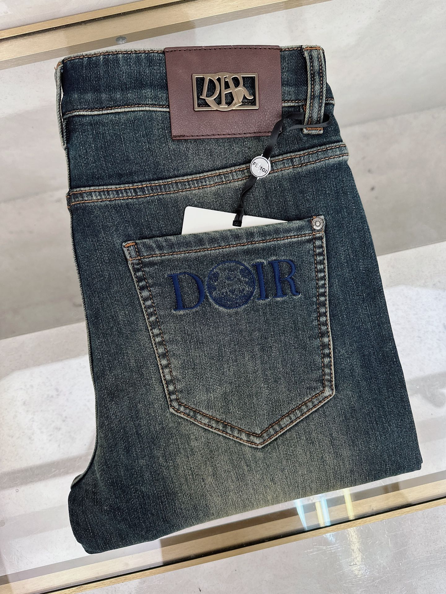 NO:537136,Dior new in autumn and winter, high-order light luxury denim, spot supply, special ingredients recycled cellulose fabric, non-scalding and anti-wrinkle code: -,,dior,alexander wang19860909迪奥 秋冬上新 高订轻奢牛仔 现货供应 特殊成份再生纤维素面料 免烫抗皱 码数: -,,dior,alexander wang,Men's clothing