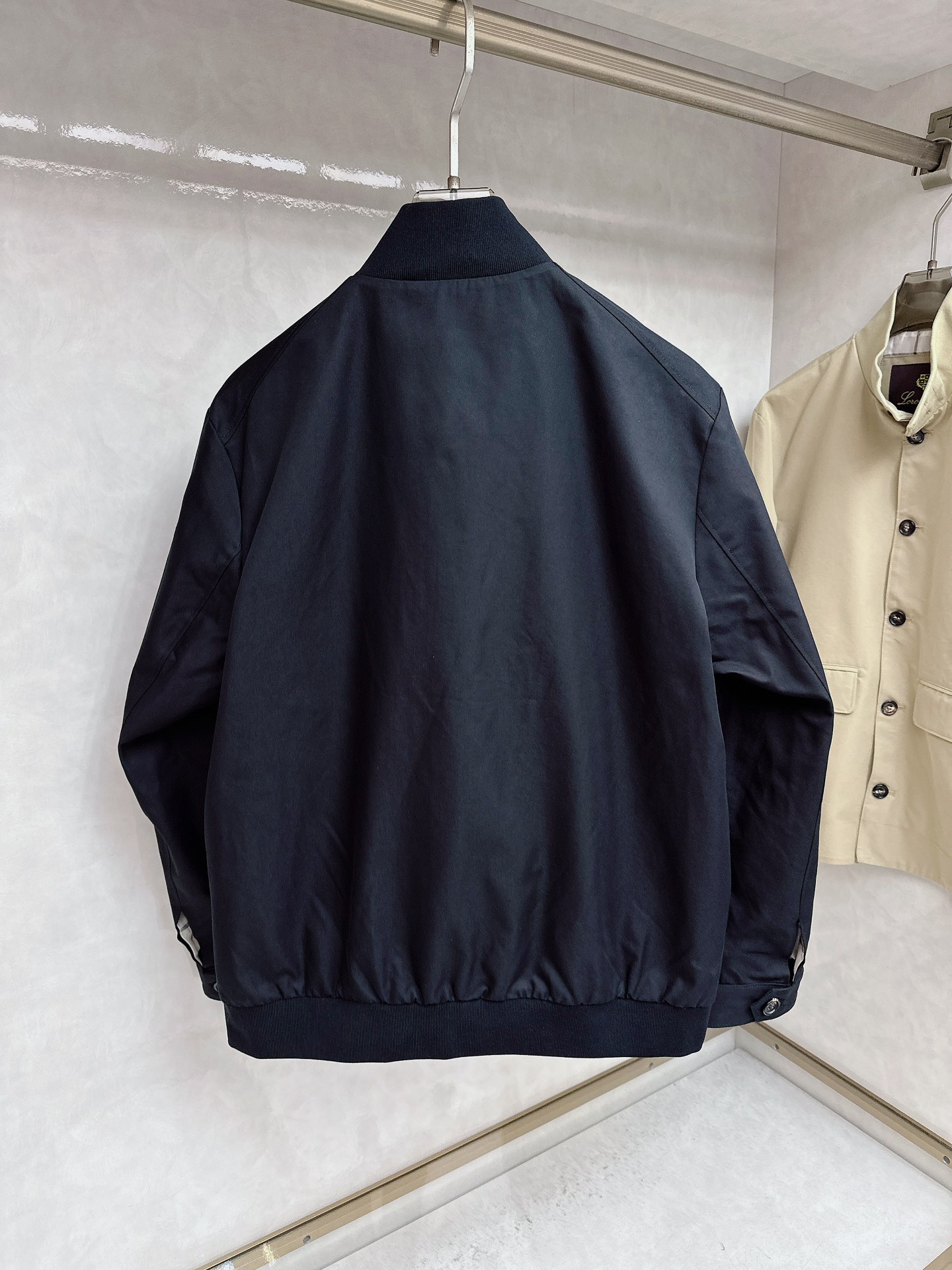 lP🆕 诺悠翩雅 最新款休闲男士，中长长度，高品质的面料和时尚的设计而受到广大男士的喜爱，柔软且透气的羊