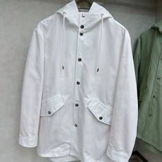 Loro Piana 中长款时尚休闲都市男士定制中长款外套!贸易公司渠道稀出,领先官网发售!该款大衣来自 Loro Piana 中长款时尚休闲都市男士定制中长款外套!贸易公司渠道稀出,领先官网发售!该款大衣来自
