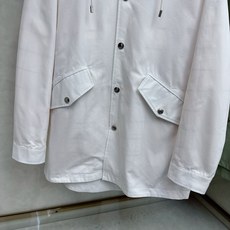 Loro Piana 中长款时尚休闲都市男士定制中长款外套!贸易公司渠道稀出,领先官网发售!该款大衣来自 Loro Piana 中长款时尚休闲都市男士定制中长款外套!贸易公司渠道稀出,领先官网发售!该款大衣来自