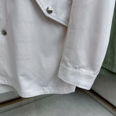 Loro Piana 中长款时尚休闲都市男士定制中长款外套!贸易公司渠道稀出,领先官网发售!该款大衣来自 Loro Piana 中长款时尚休闲都市男士定制中长款外套!贸易公司渠道稀出,领先官网发售!该款大衣来自