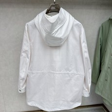 Loro Piana 中长款时尚休闲都市男士定制中长款外套!贸易公司渠道稀出,领先官网发售!该款大衣来自 Loro Piana 中长款时尚休闲都市男士定制中长款外套!贸易公司渠道稀出,领先官网发售!该款大衣来自