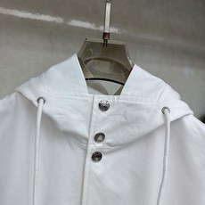 Loro Piana 中长款时尚休闲都市男士定制中长款外套!贸易公司渠道稀出,领先官网发售!该款大衣来自 Loro Piana 中长款时尚休闲都市男士定制中长款外套!贸易公司渠道稀出,领先官网发售!该款大衣来自