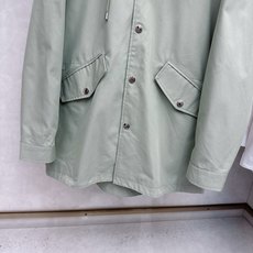 Loro Piana 中长款时尚休闲都市男士定制中长款外套!贸易公司渠道稀出,领先官网发售!该款大衣来自 Loro Piana 中长款时尚休闲都市男士定制中长款外套!贸易公司渠道稀出,领先官网发售!该款大衣来自