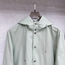 Loro Piana 中长款时尚休闲都市男士定制中长款外套!贸易公司渠道稀出,领先官网发售!该款大衣来自 Loro Piana 中长款时尚休闲都市男士定制中长款外套!贸易公司渠道稀出,领先官网发售!该款大衣来自