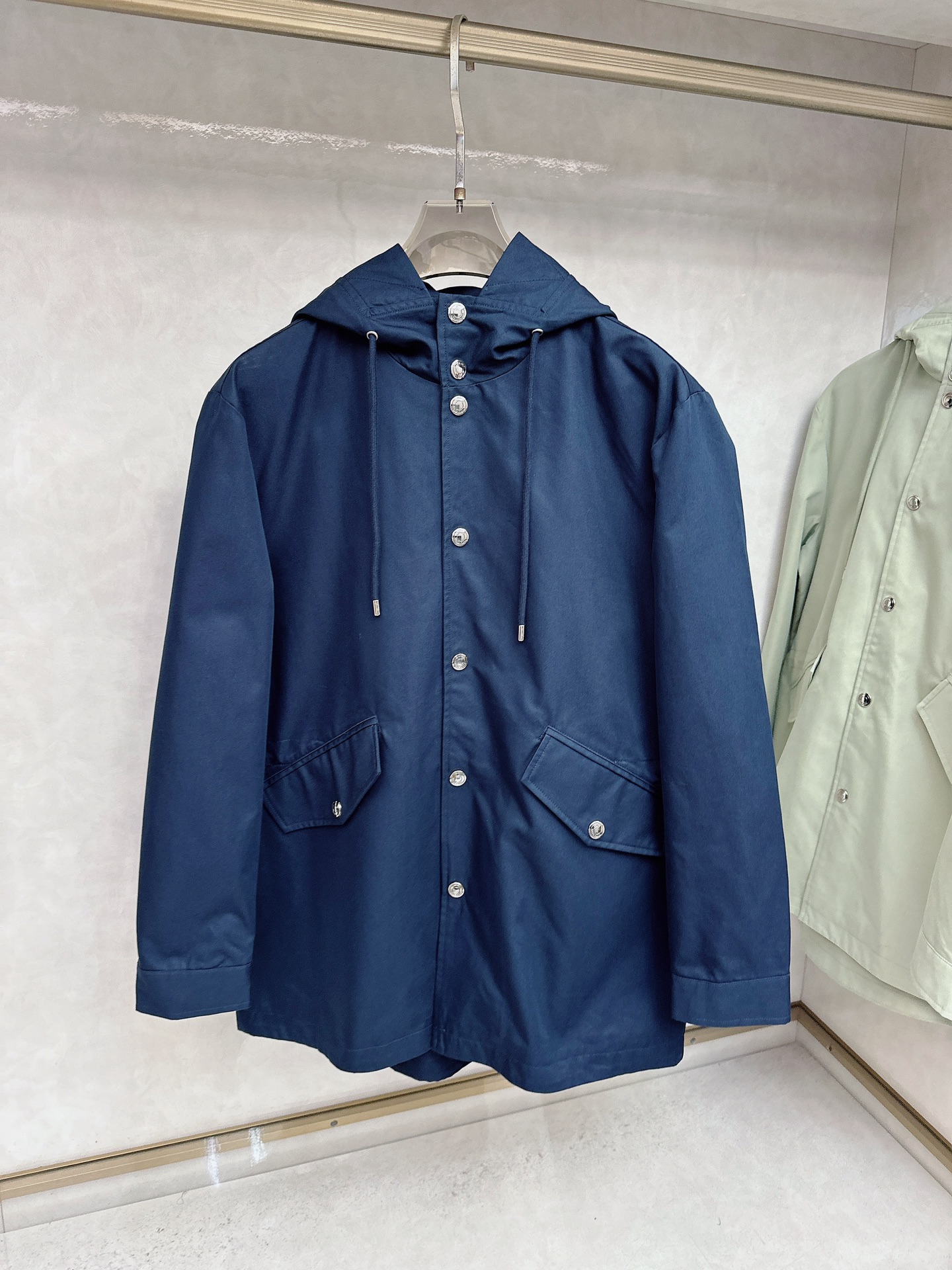 Loro Piana 中长款时尚休闲都市男士定制中长款外套！贸易公司渠道稀出，领先官网发售！该款大衣来自