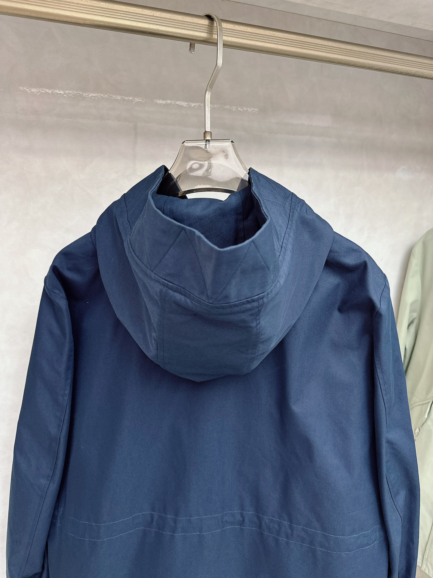 Loro Piana 中长款时尚休闲都市男士定制中长款外套！贸易公司渠道稀出，领先官网发售！该款大衣来自