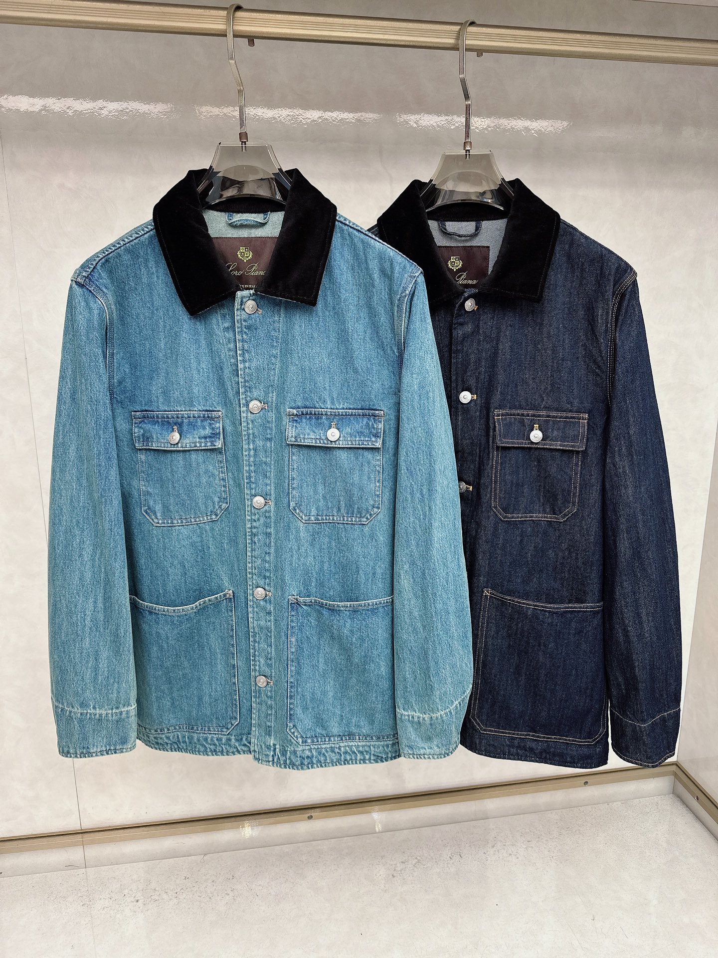 NO:528087,LP Nouo Pianya The latest casual men's denim, medium-length length, selected high-quality washing cowboy fabrics, designed and loved by men. Soft and breathable fabrics ensure comfort and warmth of wear. It is not without a sense of exquisiteness. A product that combines fashion and comfort, both quality and design showcases the brand's pursuit of excellence. The design of the LP classic series perfectly combines tradition and modernity, and coexists with classic and fashion to create an immortal business style. The exquisite tailoring fits the body, showing the leader's ability and confidence. The reasonable multi-functional pocket design is practical and beautiful, meeting daily business needs. Whether it is a formal meeting or a business trip, this is your ideal choice for showing your professional image. Choose the LP classic series to let the leader's style and fashion go hand in hand, adding a touch of dignity and confidence to your casual business life. Dark blue color  Light blue code number M-3XL (48-56), loro piano, alexander wang19860909LP 诺悠翩雅 最新款休闲男士牛仔,中长长度,精选高品质的洗水牛仔面料,设计而受到广大男士的喜爱,柔软且透气的面料,确保穿着的舒适性和温暖度. 又不失精致感,一种兼具时尚与舒适度的产品,无论是品质还是设计都展现了品牌的卓越追求,LP经典系列的设计,将传统与现代完美融合,经典与时尚并存,打造出不朽的商务风格. 精致的剪裁,贴合身形,展现领导者的干练与自信.合理的多功能口袋设计,既实用又不失美观,满足日常商务需求.无论是正式会议还是商务旅行,这款都是您展现专业形象的理想选择. 选择LP经典系列,让领导的风范与时尚同行,为您的休闲商务生活增添一抹尊贵与自信. 颜色深蓝 浅蓝色 码数M-3XL（48-56）,,loro piana,alexander wang,Men's clothing