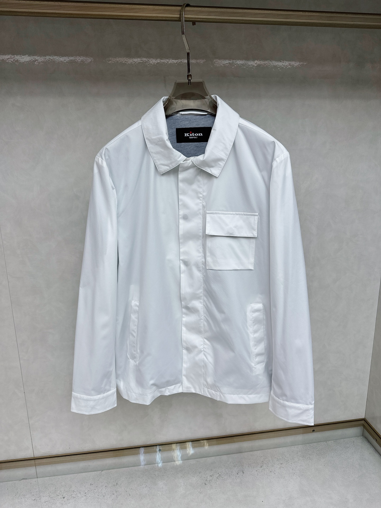 NO:528093,KITON exclusively offers new original single men's casual jackets, high-end customization, high-version, fashionable and versatile original imported fabrics, neckline hem, logo pattern design, super soft and delicate, skin-friendly and comfortable to wear, high-end boutique, OEM, fine-made top body, very good, men's essential items, three-standard size M-3XL,, jackets & coats, alexander wang19860909KITON独家专供新款原单男士休闲夹克 高端定制 高版本 时尚百搭爆款原版进口面料 领口衣摆 logo图案设计 手感超柔软细腻 穿着亲肤舒适 高端精品 代工厂精细做上身非常赞 男士必备单品 三标齐全 尺码M-3XL,,jackets & coats,alexander wang,Men's clothing