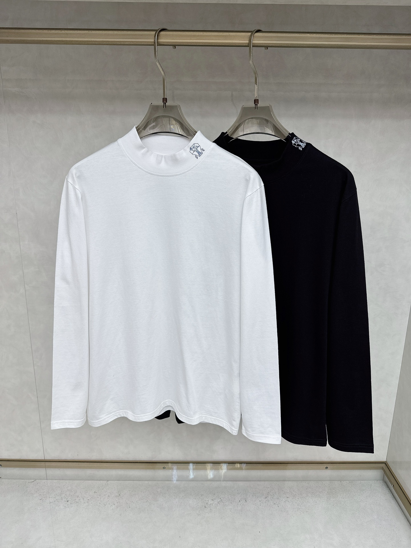 NO:537706,BC exclusively offers new original single men's casual long sleeves, high-end customization, high-end version, fashionable and versatile imported fabric, super soft and delicate, skin-friendly and comfortable to wear, high-end boutique, OEM, fine-grained top body, men's essential items, complete three standards, code M-4XL,,alexander wang19860909BC 独家专供新款原单男士休闲长袖 高端定制 高端版本 时尚百搭爆款进口面料 手感超柔软细腻 穿着亲肤舒适 高端精品 代工厂精细做上身非常赞 男士必备单品 三标齐全 码数M-4XL,,alexander wang,Men's clothing