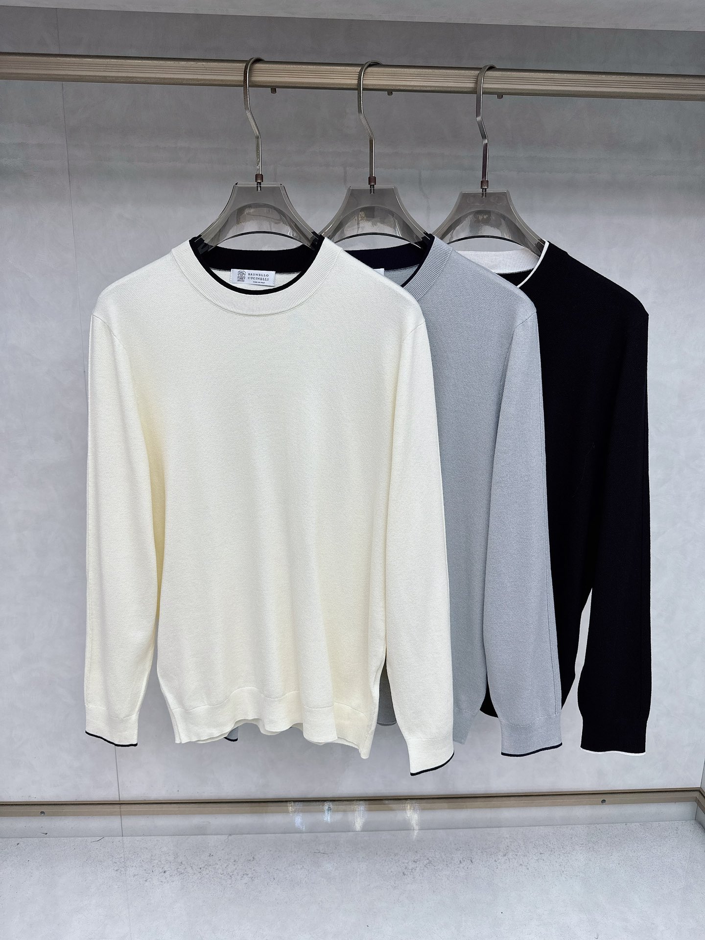 NO:567873,BC Brunello Cucinelli 2025SS autumn new fake two-piece long-sleeved T-shirt, handsome and fashionable, simple and versatile. The fabric cotton is not only crisp and maintains the trendy silhouette, but also comfortable to wear, and the yarn is more delicate. Sizes M-3XL,, brunello cucinelli, tees, t-shirt, alexander wang19860909BC Brunello Cucinelli 2025SS秋季新品假两件长袖T恤,帅气时尚,简约百搭款.面料棉 不仅挺括,保持潮流的廓形,又穿着舒适,纱织更细腻.尺码M-3XL,,brunello cucinelli,tees，t-shirt,alexander wang,Men's clothing