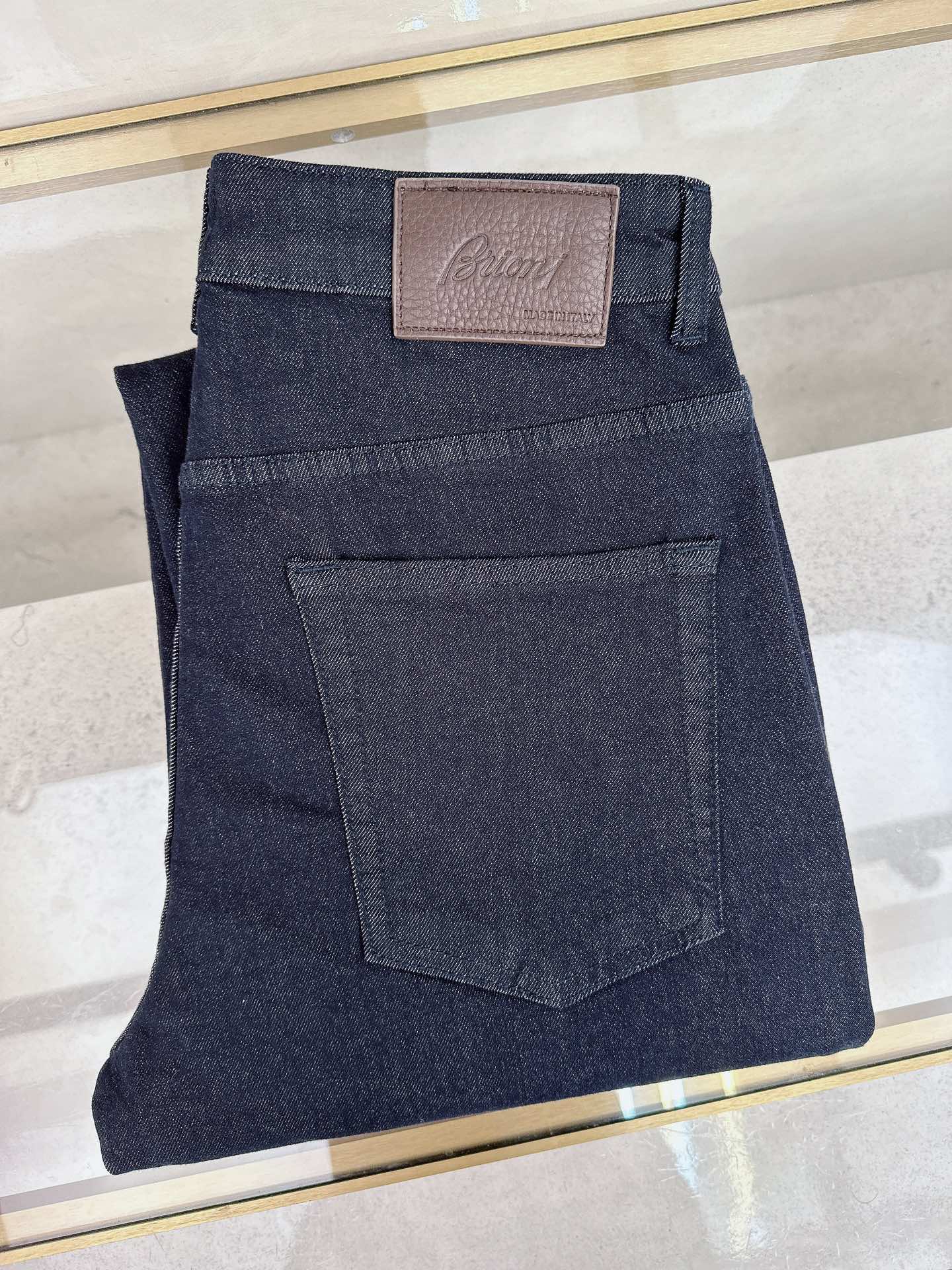 NO:571349,2025 autumn and winter new styles are on the market, the original hot-selling jeans are super customized, original hardware, super heavy craftsmanship, awesome style, impeccable details and workmanship!  The style is not picky, it is very high-end, good stuff waits for no one, hurry up and get it if you like it, sizes 29-38, jeans, alexander wang198609092025秋冬新款现货上市,原单爆款牛仔裤超级定制款,原版五金,超级重工工艺,版型超赞细节做工无可挑剔！款式不挑人,特别高档,好货不等人,看中赶紧下手,尺码29-38,,jeans,alexander wang,Men's clothing