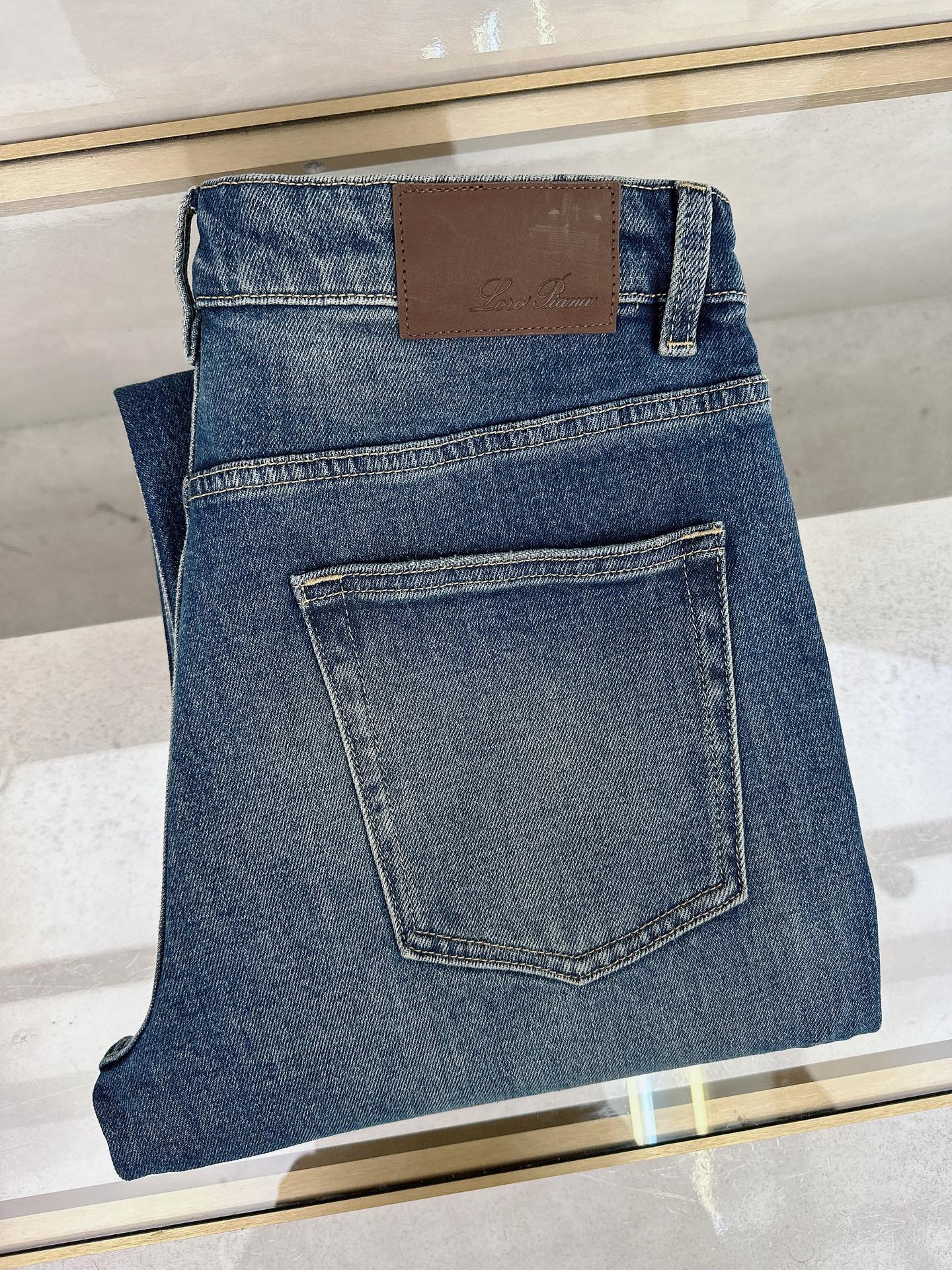 NO:571351,LP's new autumn and winter styles are now on the market, the original hot-selling jeans are super customized, original hardware, super heavy craftsmanship, awesome styles and impeccable details!  The style is not picky, it is very high-end, good stuff waits for no one, hurry up and get it if you like it, sizes 29-38, loro piana, jeans, alexander wang19860909LP 秋冬新款现货上市,原单爆款牛仔裤超级定制款,原版五金,超级重工工艺,版型超赞细节做工无可挑剔！款式不挑人,特别高档,好货不等人,看中赶紧下手,尺码29-38,,loro piana,jeans,alexander wang,Men's clothing