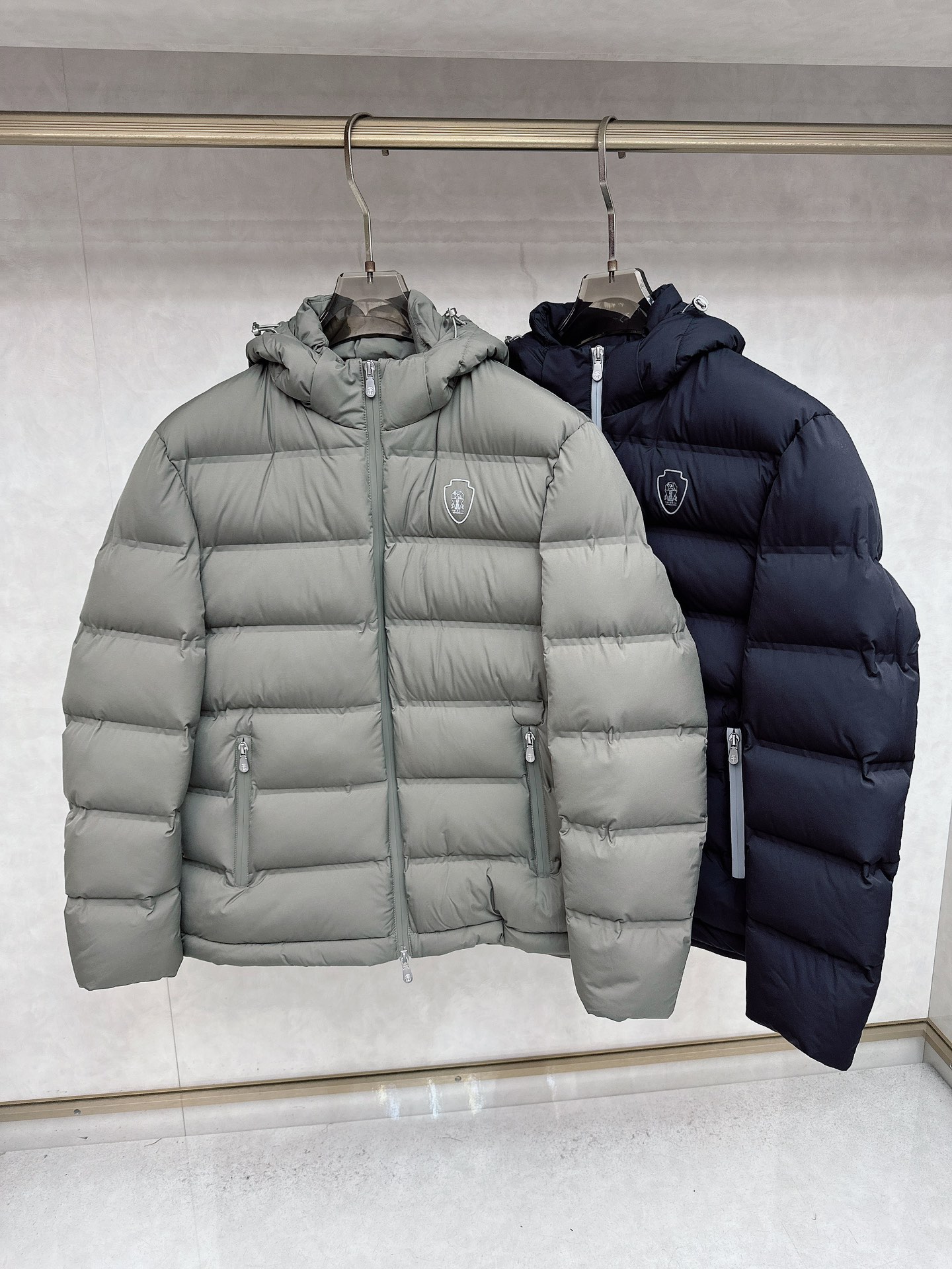 NO:537725,BC down jacket 2025 latest fashion designer down jacket. Details show the design changes of high-end structural tailoring to show the diverse image changes of men, slim and neat, tailoring, meet the popular multi-layered outfits and versatile styles of life. Code number M-3XL,, jackets & coats, down jacket, alexander wang19860909BC 羽绒服 2025最新款时尚设计师款羽绒外套.处处细节显工艺足够的高级结构性剪裁的设计改变来展现男士多样的形象变化,修身利落、剪裁合体,满足时下正流行的多层次穿搭,生活百搭款式 码数M-3XL,,jackets & coats,down jacket,alexander wang,Men's clothing