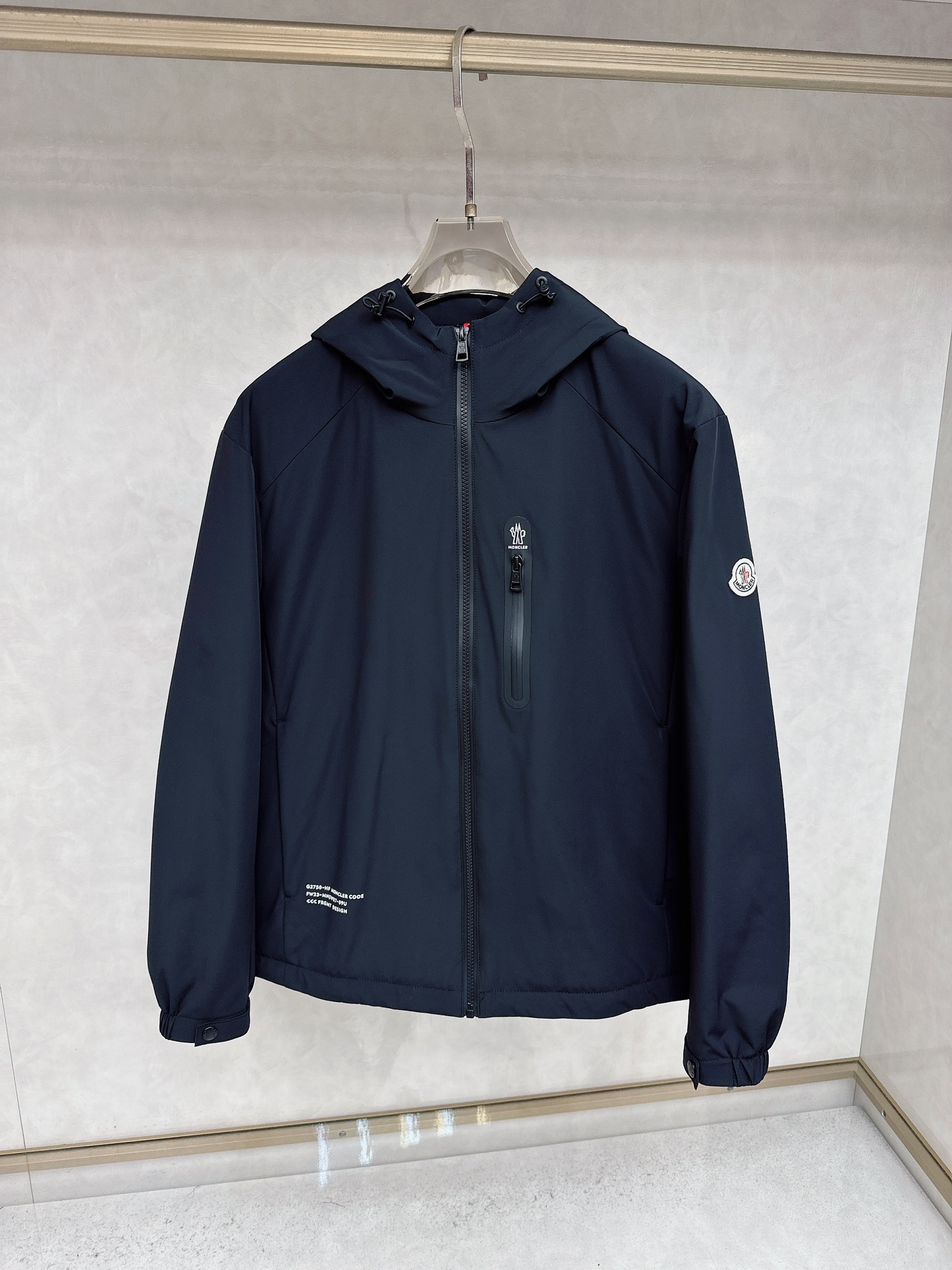 NO:537729,2025 autumn and winter new style masked jacket mon*ler hooded jacket classic popular jacket recommendation!  High-woven ultra-fine high-tech smooth composite fabric material, customized upper fabric. Brand classic logo design, fully customized auxiliary materials brand logo. Number of codes: M-3XL, Moncler, jackets & coats, jackets & coats, hats, alexander wang198609092025秋冬新款 蒙口夹克 mon*ler连帽外套 经典爆款夹克推荐！高织超细腻的高科技爽滑复合布材质,上层面料定制.品牌经典logo设计,辅料全定制品牌logo. 码数:M-3XL,,Moncler,jackets & coats,jackets & coats,hats,alexander wang,Men's clothing