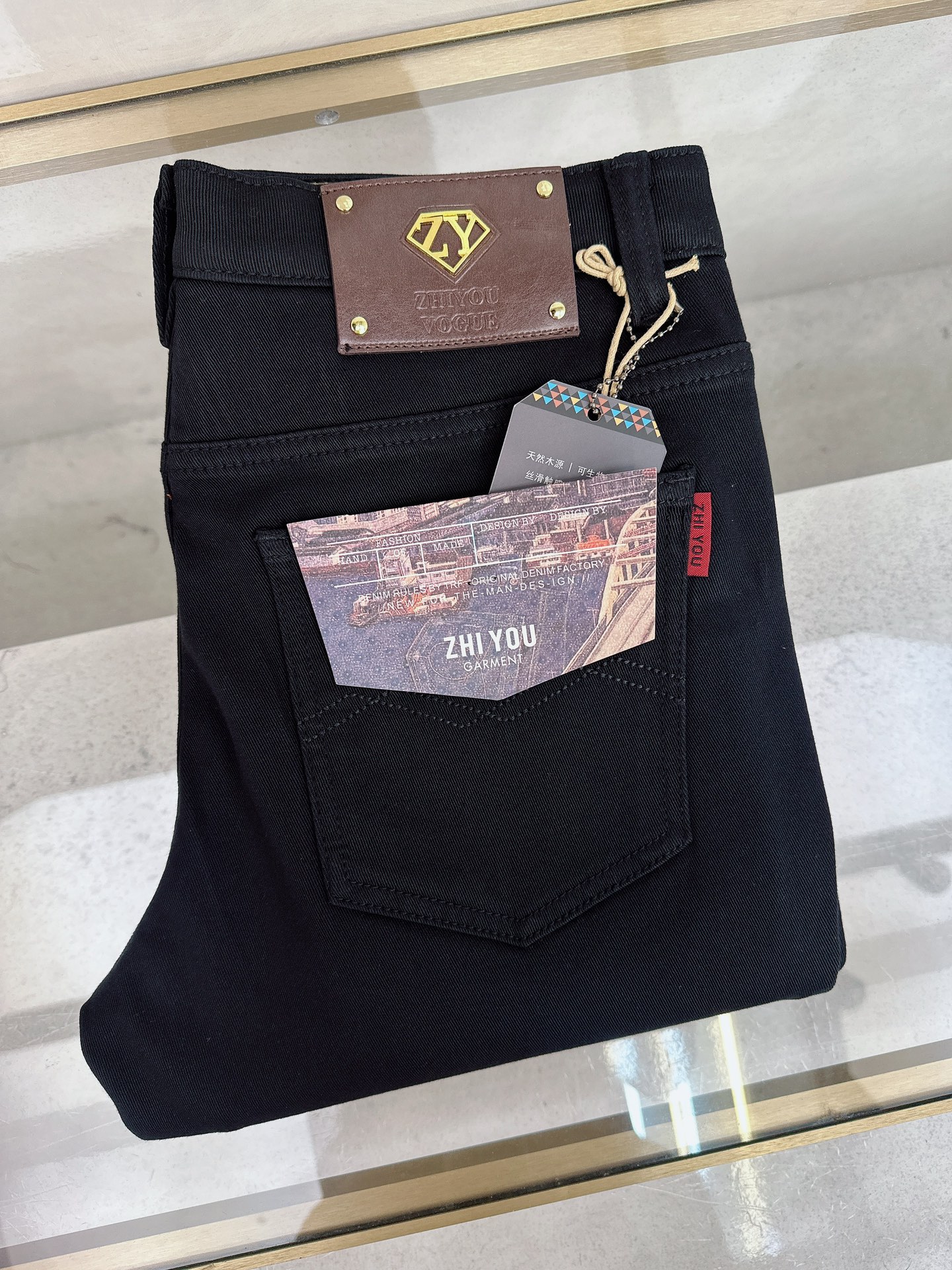 NO:567959,2025 autumn and winter new styles are on the market, the original hot-selling jeans are super customized, original hardware, super heavy craftsmanship, awesome style, impeccable details and workmanship!  The style is not picky, it is very high-end, good stuff waits for no one, if you like it, hurry up and get it, size 28-38, jeans, alexander wang198609092025秋冬新款现货上市,原单爆款牛仔裤超级定制款,原版五金,超级重工工艺,版型超赞细节做工无可挑剔！款式不挑人,特别高档,好货不等人,看中赶紧下手,尺码28-38,,jeans,alexander wang,Men's clothing