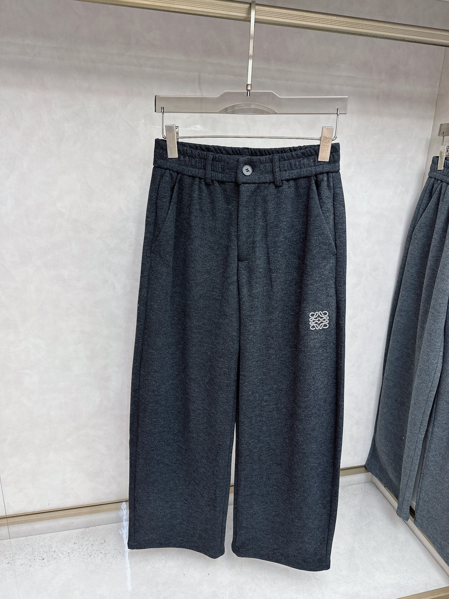 NO:567830,Luo Yiwei's latest casual pants counter for 2025 autumn and winter 1:1 top replica, all in good condition!  A must-have item for fashionistas!  Old man who knows the goods, hurry up and buy it. Size M~3xl, loewe, alexander wang19860909罗意威 2025秋冬最新休闲裤专柜1:1顶级复刻,全品相！潮人必备单品！懂货的老铁赶紧下手 尺码M~3xl,,loewe,alexander wang,Men's clothing