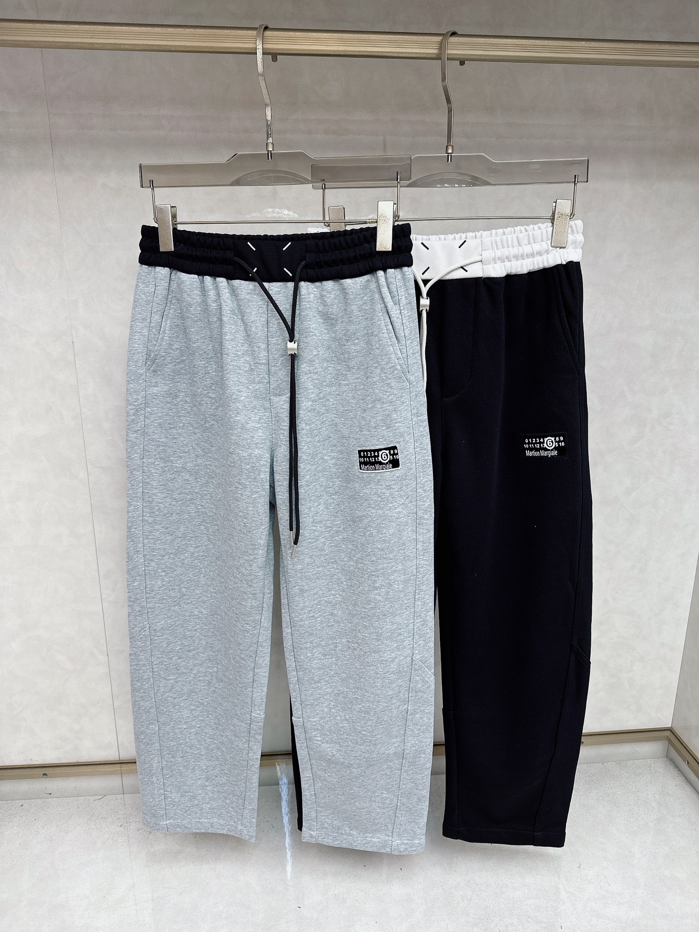 NO:567837,Margiela's latest 2025 autumn and winter casual pants counter, 1:1 top-quality replica, in full condition!  A must-have item for fashionistas!  Those who know the goods should hurry up and get it. Size M~3xl, masion margiela, alexander wang19860909马吉拉 2025秋冬最新休闲裤专柜1:1顶级复刻,全品相！潮人必备单品！懂货的老铁赶紧下手 尺码M~3xl,,masion margiela,alexander wang,Men's clothing