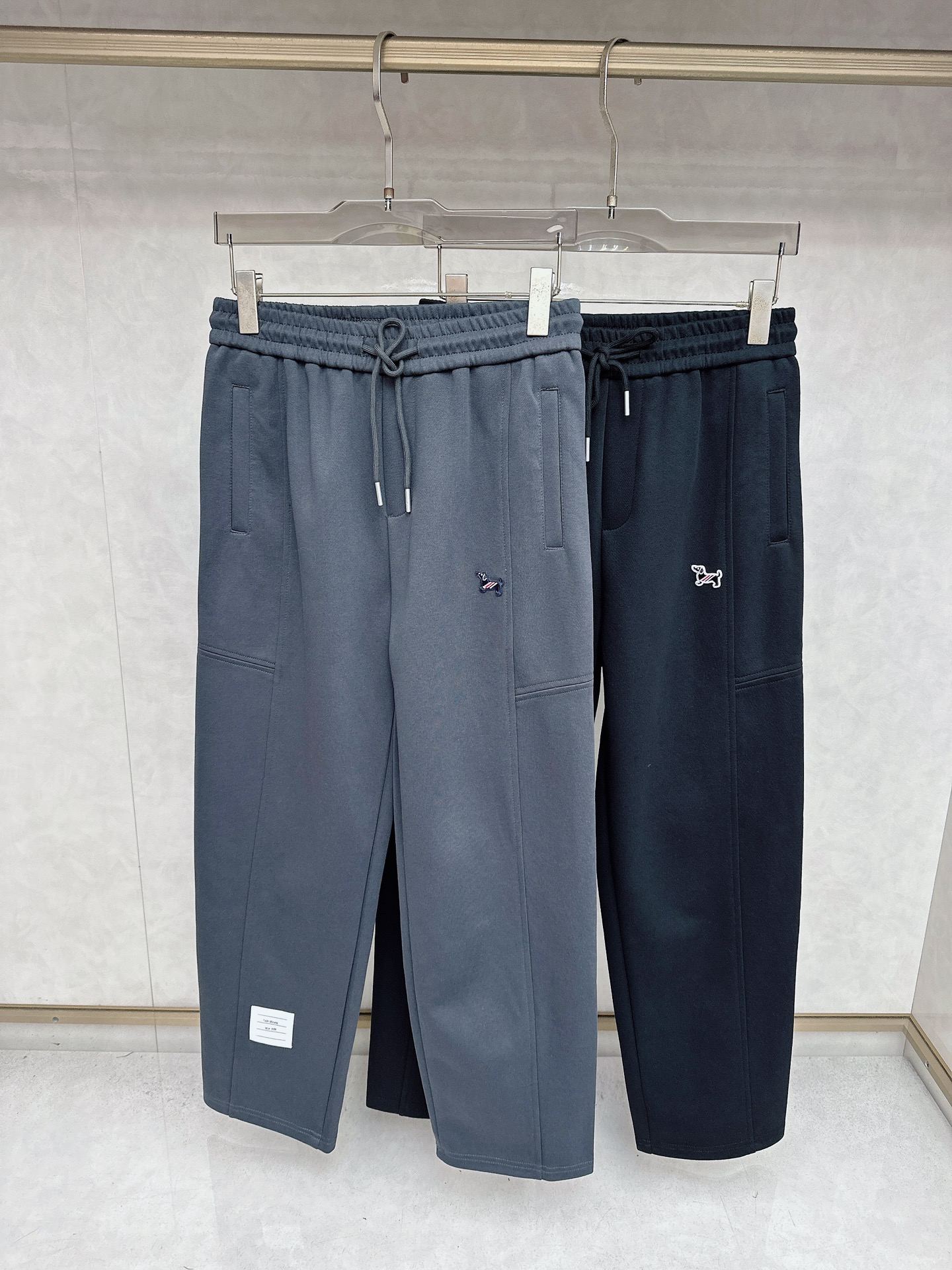 NO:539668,TB 2025 Autumn and Winter latest casual pants counter 1:1 top replica, full quality!  A must-have item for trendy people!  Old iron who knows the goods quickly starts with size M-3XL, alexander wang19860909TB 2025秋冬最新休闲裤专柜1:1顶级复刻,全品相！潮人必备单品！懂货的老铁赶紧下手 尺码M-3XL,,alexander wang,Men's clothing