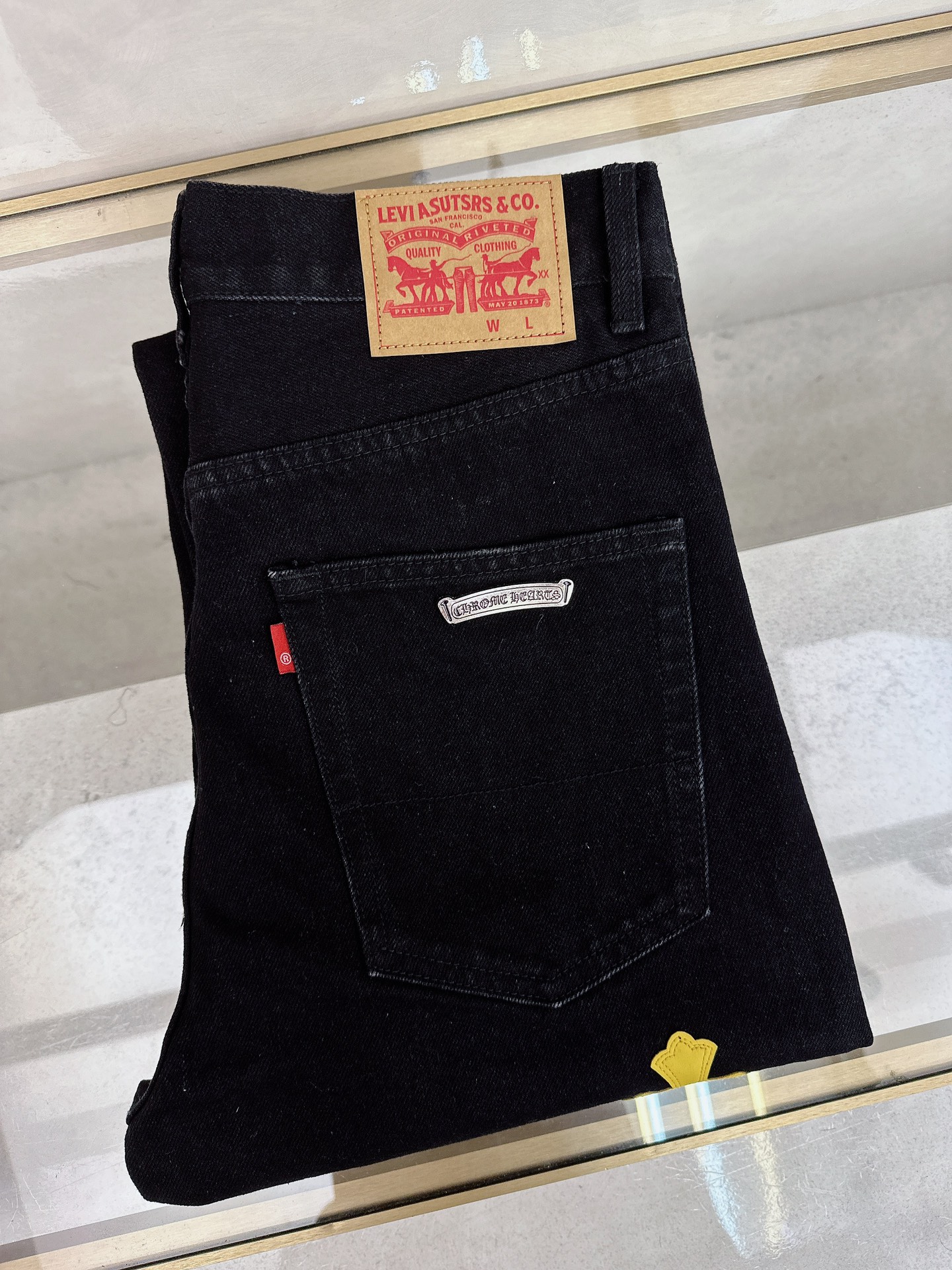 NO:567967,Croxin's 2025 autumn and winter new styles are now on the market, the original hot-selling jeans are super customized, original hardware, super heavy craftsmanship, awesome styles and impeccable details!  The style is not picky, it is very high-end, good stuff waits for no one, hurry up and get it if you like it, sizes 29-38, chrome hearts, jeans, alexander wang19860909克罗心 2025秋冬新款现货上市,原单爆款牛仔裤超级定制款,原版五金,超级重工工艺,版型超赞细节做工无可挑剔！款式不挑人,特别高档,好货不等人,看中赶紧下手,尺码29-38,,chrome hearts,jeans,alexander wang,Men's clothing