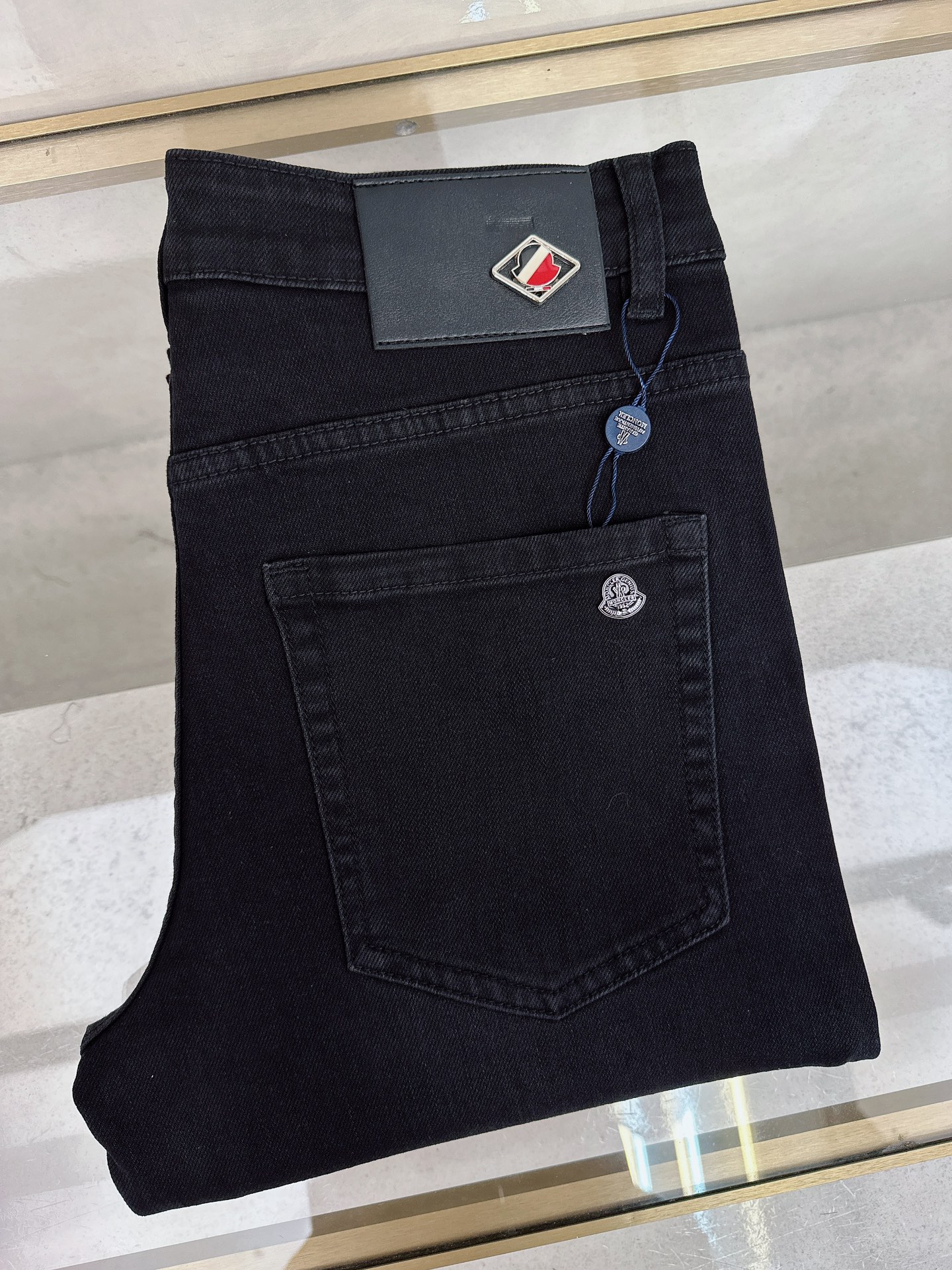 NO:539632,The official website of the new autumn and winter styles are released simultaneously, the new autumn and winter products of men's casual jeans, original single quality, customized original denim fabric, logo pattern design, body original hardware and accessories decoration, three-dimensional and clear, c super trendy personality, fashionable and stylish upper body!  Must-have items for trendy men, 28-38, Moncler, jeans, alexander wang19860909蒙口 秋冬新款官网同步发售,秋冬新品男士休闲牛仔裤,原单品质,定制原版牛仔面料,logo图案设计,身原版五金辅料装饰,立体清晰,c超级潮流个性,上身时尚有型！潮男必备单品 码数28-38,,Moncler,jeans,alexander wang,Men's clothing