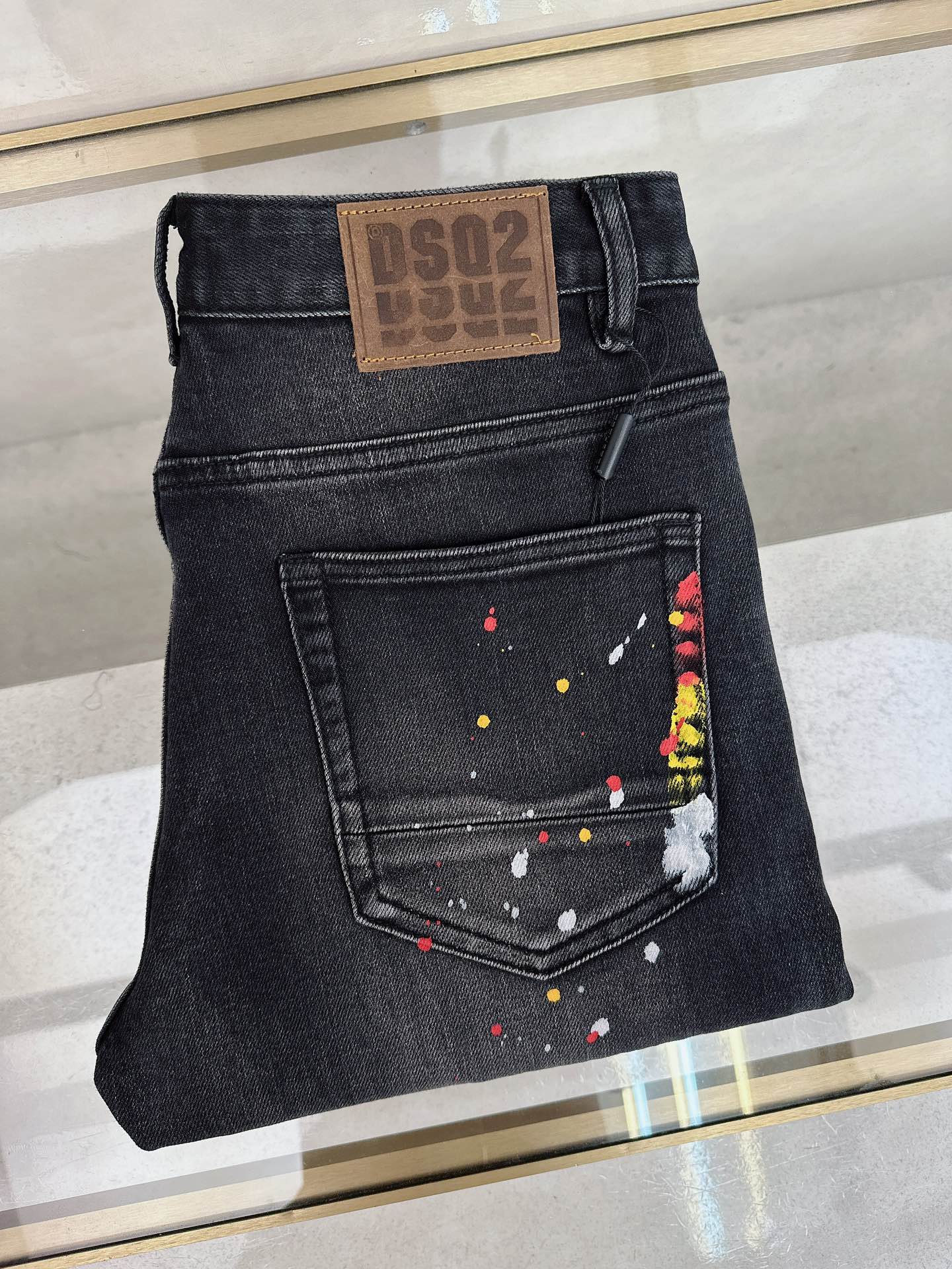 NO:539649,D2 2025 autumn and winter new styles are available simultaneously on the official website, 2025 autumn and winter new men's casual jeans, original single quality, customized original denim fabric, logo pattern design, body original hardware and auxiliary decoration, three-dimensional and clear, c super trendy and personalized, fashionable and stylish on the upper body!  Trendy men's must-have items, 28-38, jeans, alexander wang19860909D2 2025秋冬新款官网同步发售,2025秋冬新品男士休闲牛仔裤,原单品质,定制原版牛仔面料,logo图案设计,身原版五金辅料装饰,立体清晰,c超级潮流个性,上身时尚有型！潮男必备单品 码数28-38,,jeans,alexander wang,Men's clothing