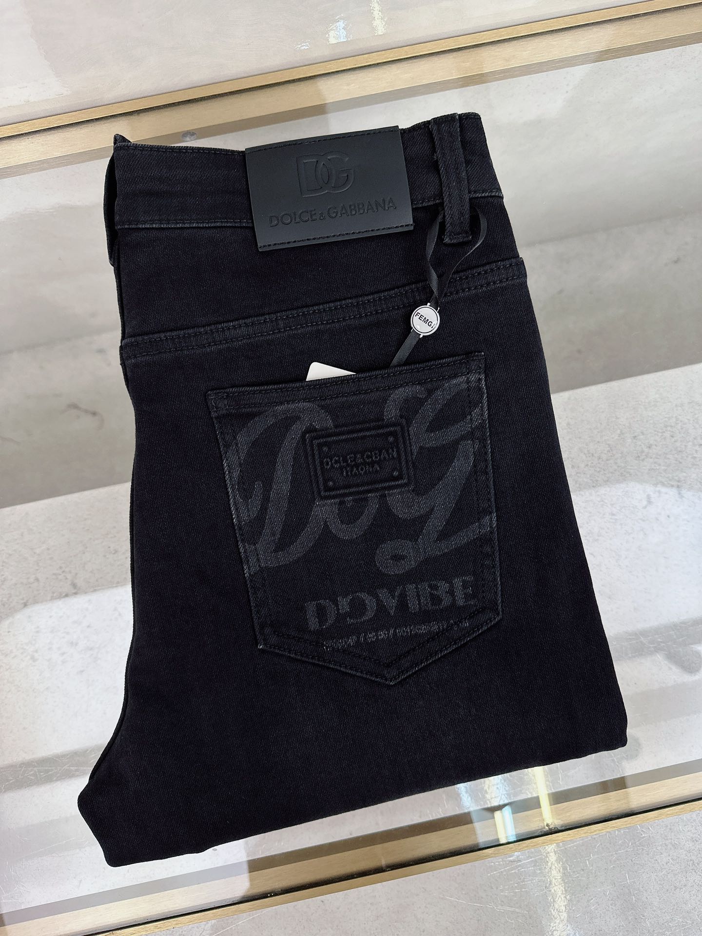 NO:654341,DG new autumn and winter high-end luxury denim available from stock. Regenerated cellulose fabric with special ingredients. No ironing and anti-wrinkle. Code number: -,,alexander wang19860909DG 秋冬上新 高订轻奢牛仔 现货供应 特殊成份再生纤维素面料 免烫抗皱 码数: -,,alexander wang,Men's clothing