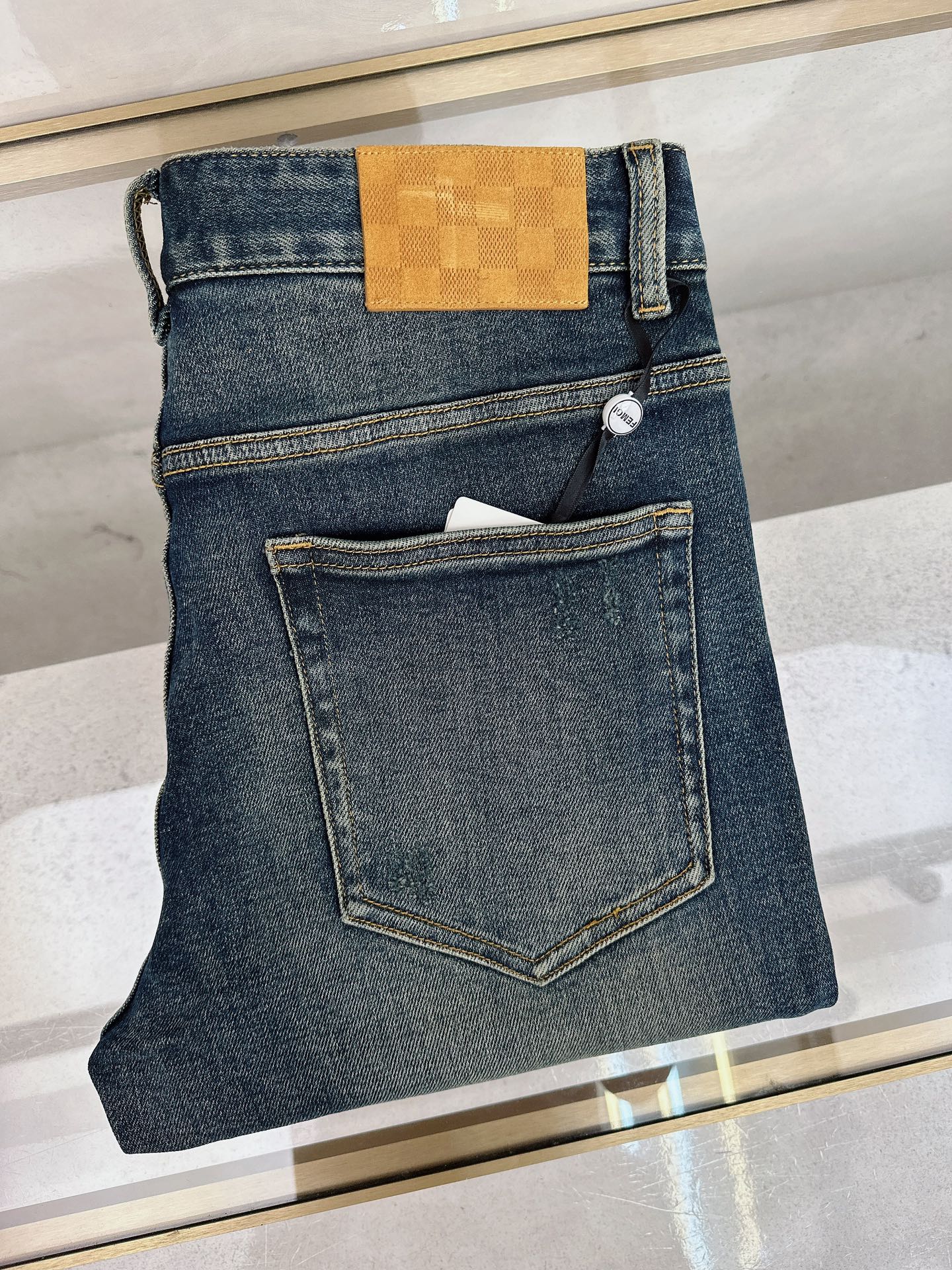 NO:539655,LV is available in autumn and winter, high order light luxury denim, spot supply, special ingredients recycled cellulose fabric, non-scalding and anti-wrinkle code: -,,louis vuitton,alexander wang19860909LV 秋冬上新 高订轻奢牛仔 现货供应 特殊成份再生纤维素面料 免烫抗皱 码数: -,,louis vuitton,alexander wang,Men's clothing