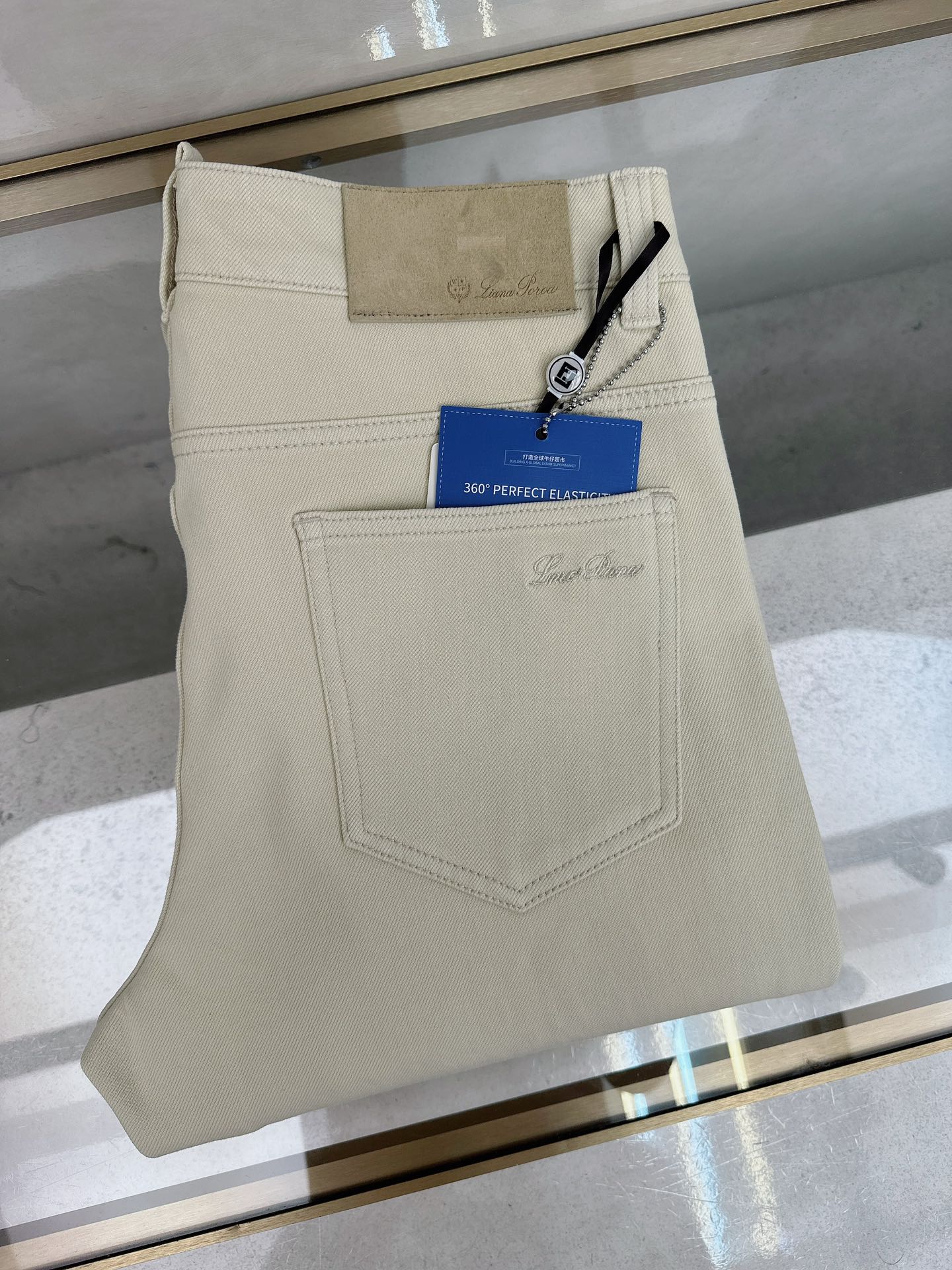 NO:539657,LP new in autumn and winter, high-order light luxury denim, spot supply, special ingredients recycled cellulose fabric, non-scalding and anti-wrinkle code number: -,,loro piana,alexander wang19860909LP 秋冬上新 高订轻奢牛仔 现货供应 特殊成份再生纤维素面料 免烫抗皱 码数: -,,loro piana,alexander wang,Men's clothing