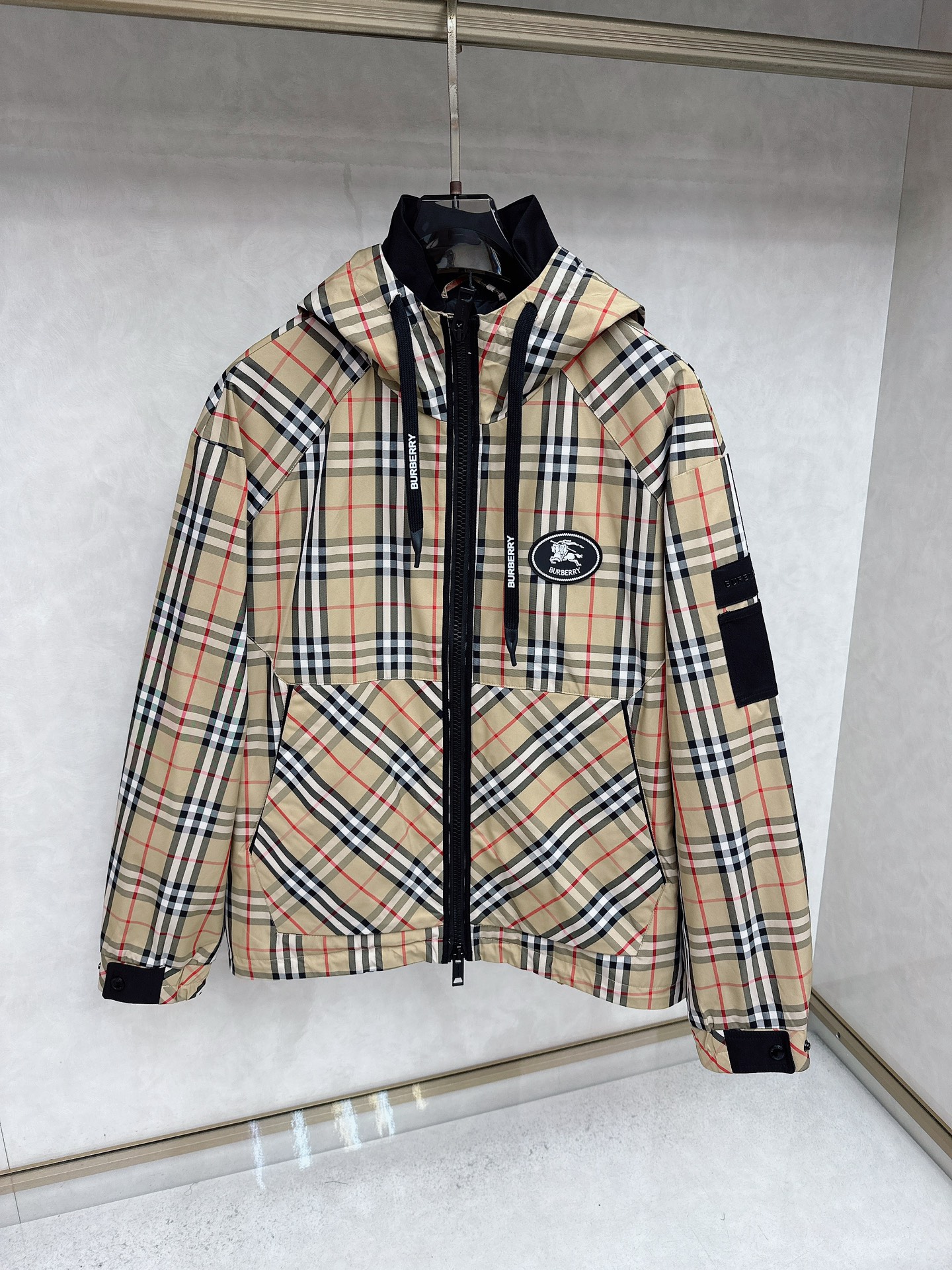 P280 La nueva chaqueta otoño 25 de Burberry. Cuadros elegantes, atractivos, clásicos y versátiles. Tejido original pers…