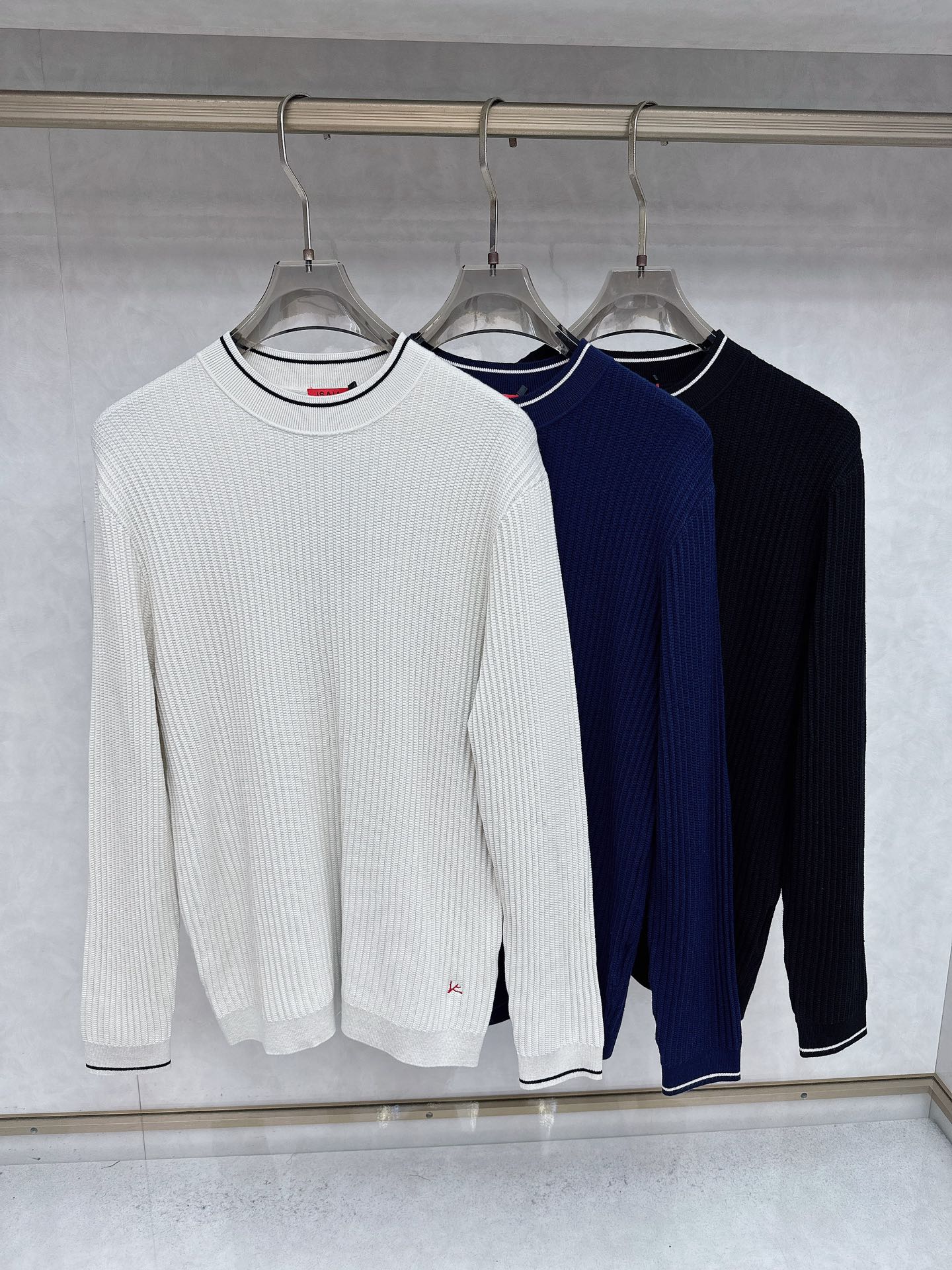 NO:611759,Exclusively for the latest fashionable autumn and winter knitted sweaters. Jackets with classic design and great looks. The quality is impeccable and quality control allows you to buy it directly. It is a high-end product that cannot be faulted! You can feel its powerful aura through the detailed pictures. It has a remarkable effect of gathering heat and keeping warm, so you don’t have to worry about getting a little chilly! Both fashionable and functional, the whole style looks more luxurious! Size 48-56,,jackets & coats,sweaters,alexander wang19860909独家专供最新时尚秋冬针织毛衣 经典设计感与颜值爆棚的外套,品质更是无法挑剔品控可以直接入手,不容过错的高端臻品！通过细节图片便可感受到它强悍的气场,聚温保暖效果显著,完全不用担心会有一点寒意！时尚与功能性兼备,整款显得更加的奢华大气！ 尺码48-56,,jackets & coats,sweaters,alexander wang,Men's clothing