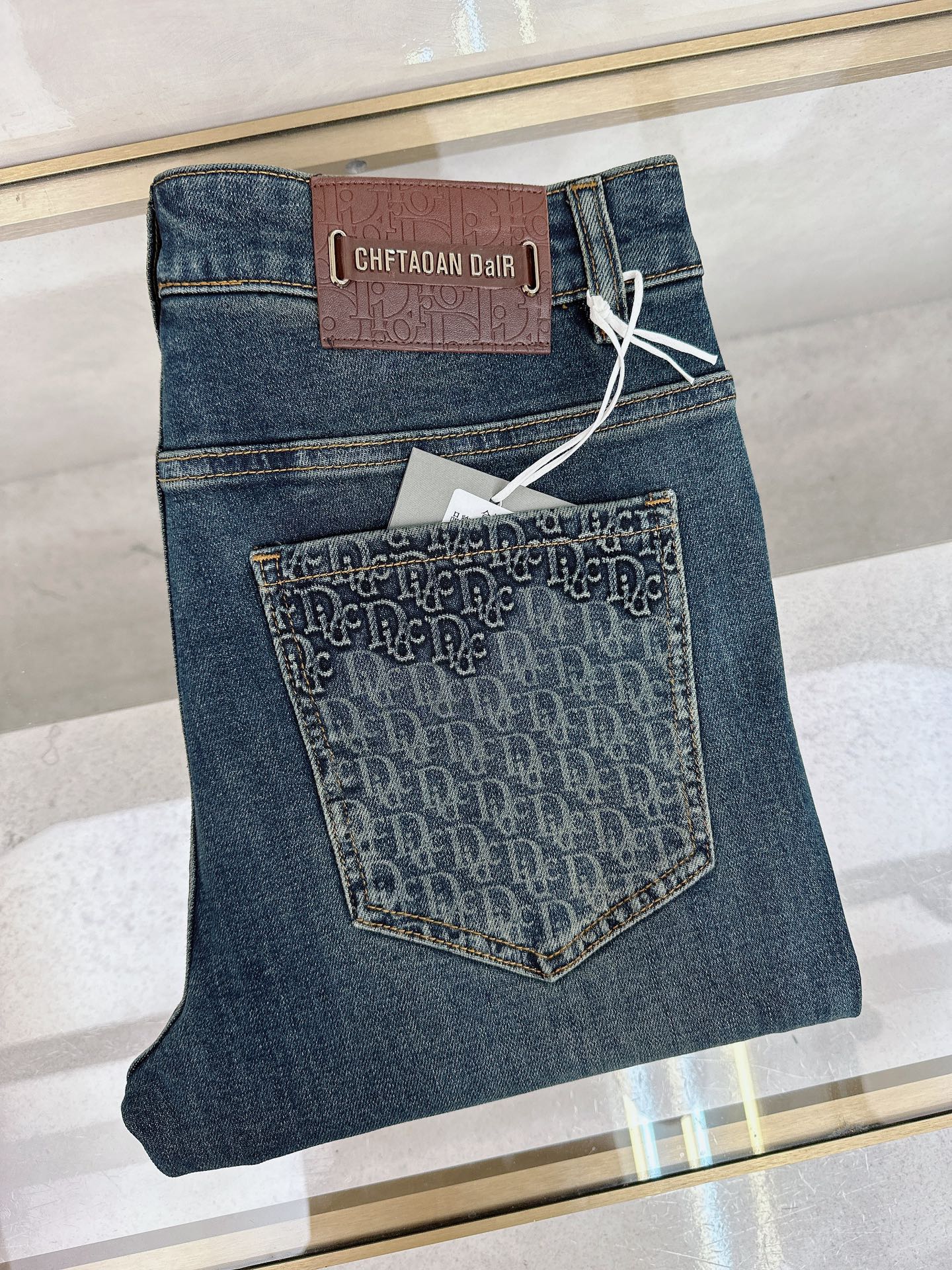 迪奥 2025秋冬🔥🔥新款现货上市，原单爆款牛仔裤👖超级定制款，原版五金，超级重工工艺，版型超赞👍细节做