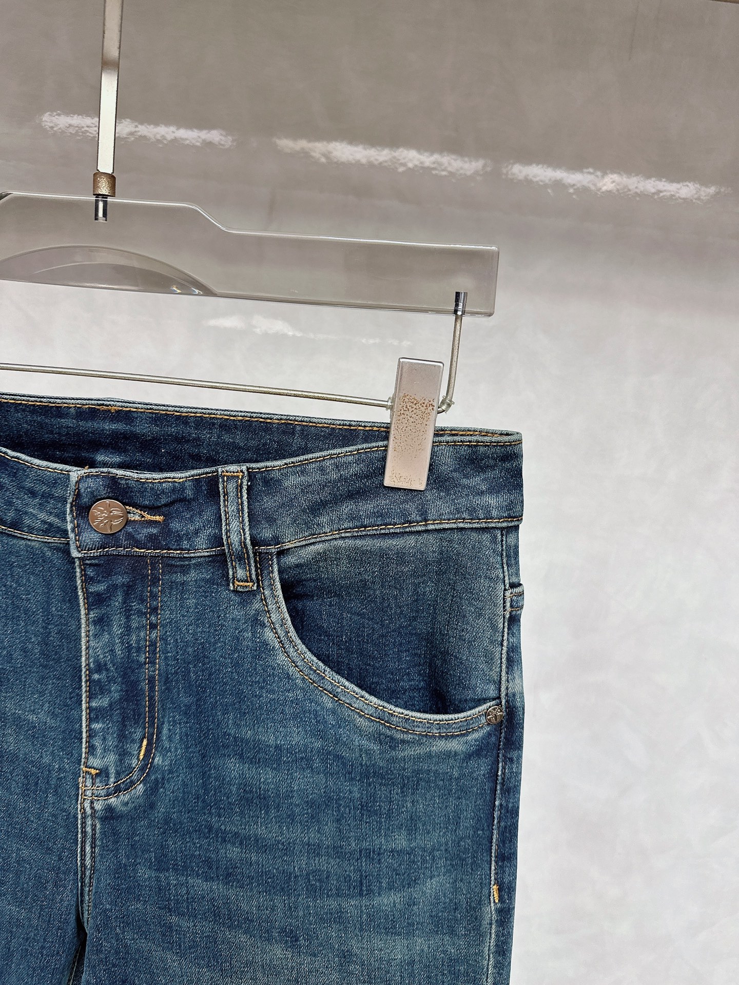 迪奥 2025秋冬🔥🔥新款现货上市，原单爆款牛仔裤👖超级定制款，原版五金，超级重工工艺，版型超赞👍细节做