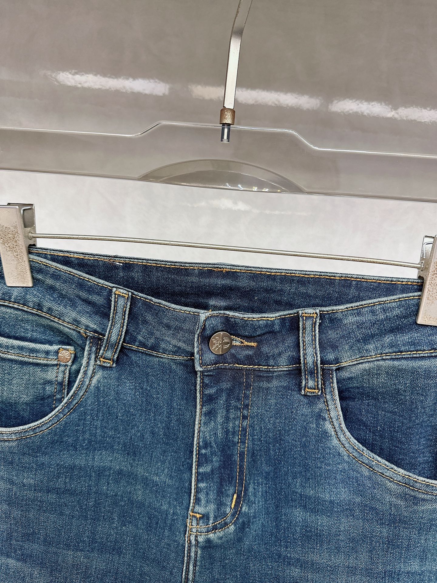 迪奥 2025秋冬🔥🔥新款现货上市，原单爆款牛仔裤👖超级定制款，原版五金，超级重工工艺，版型超赞👍细节做