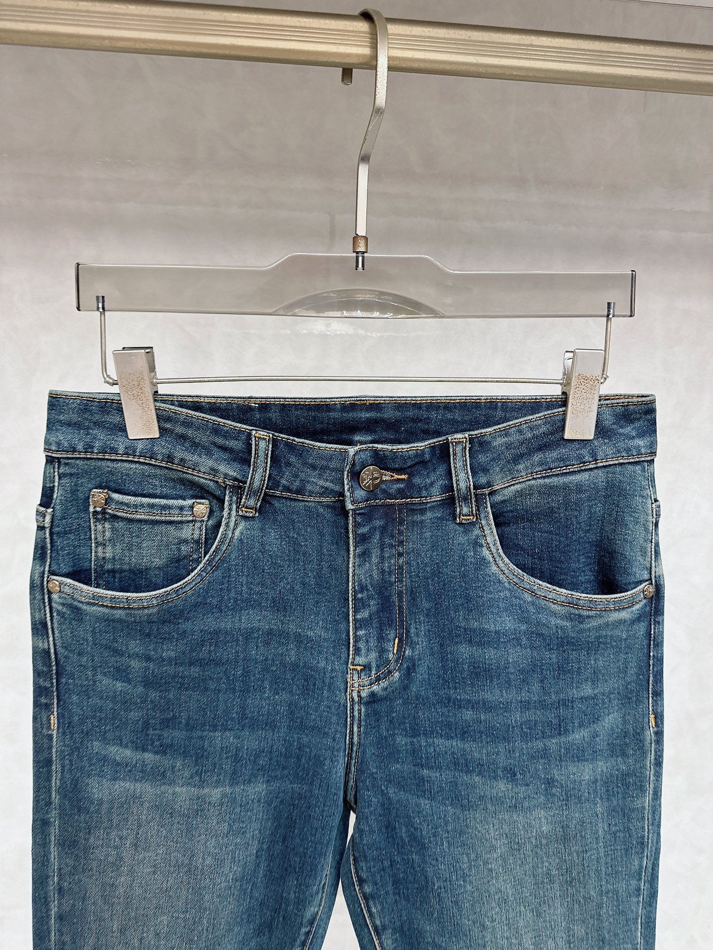 迪奥 2025秋冬🔥🔥新款现货上市，原单爆款牛仔裤👖超级定制款，原版五金，超级重工工艺，版型超赞👍细节做