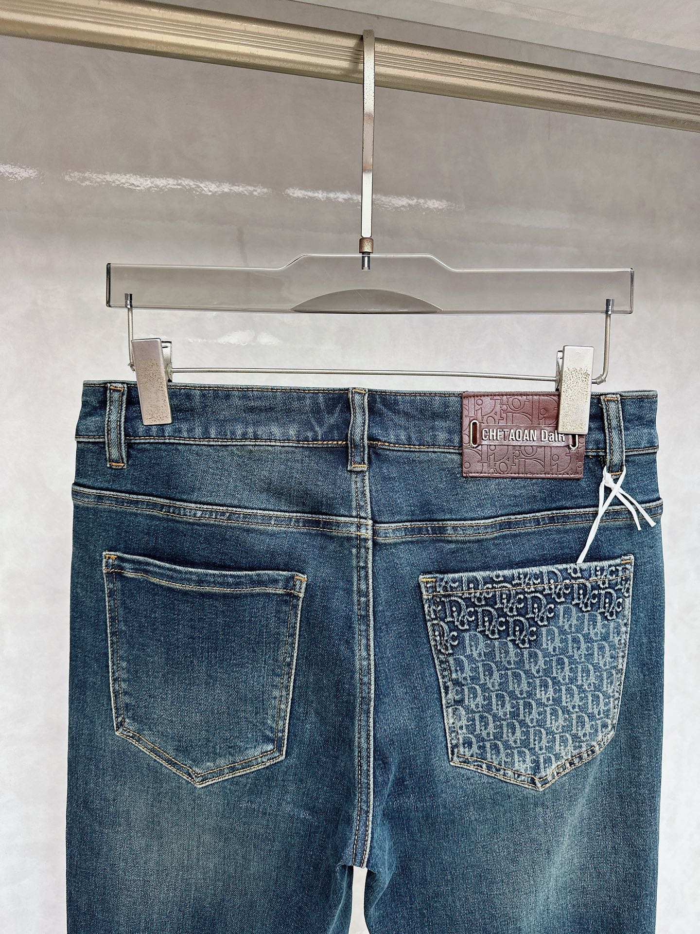 迪奥 2025秋冬🔥🔥新款现货上市，原单爆款牛仔裤👖超级定制款，原版五金，超级重工工艺，版型超赞👍细节做