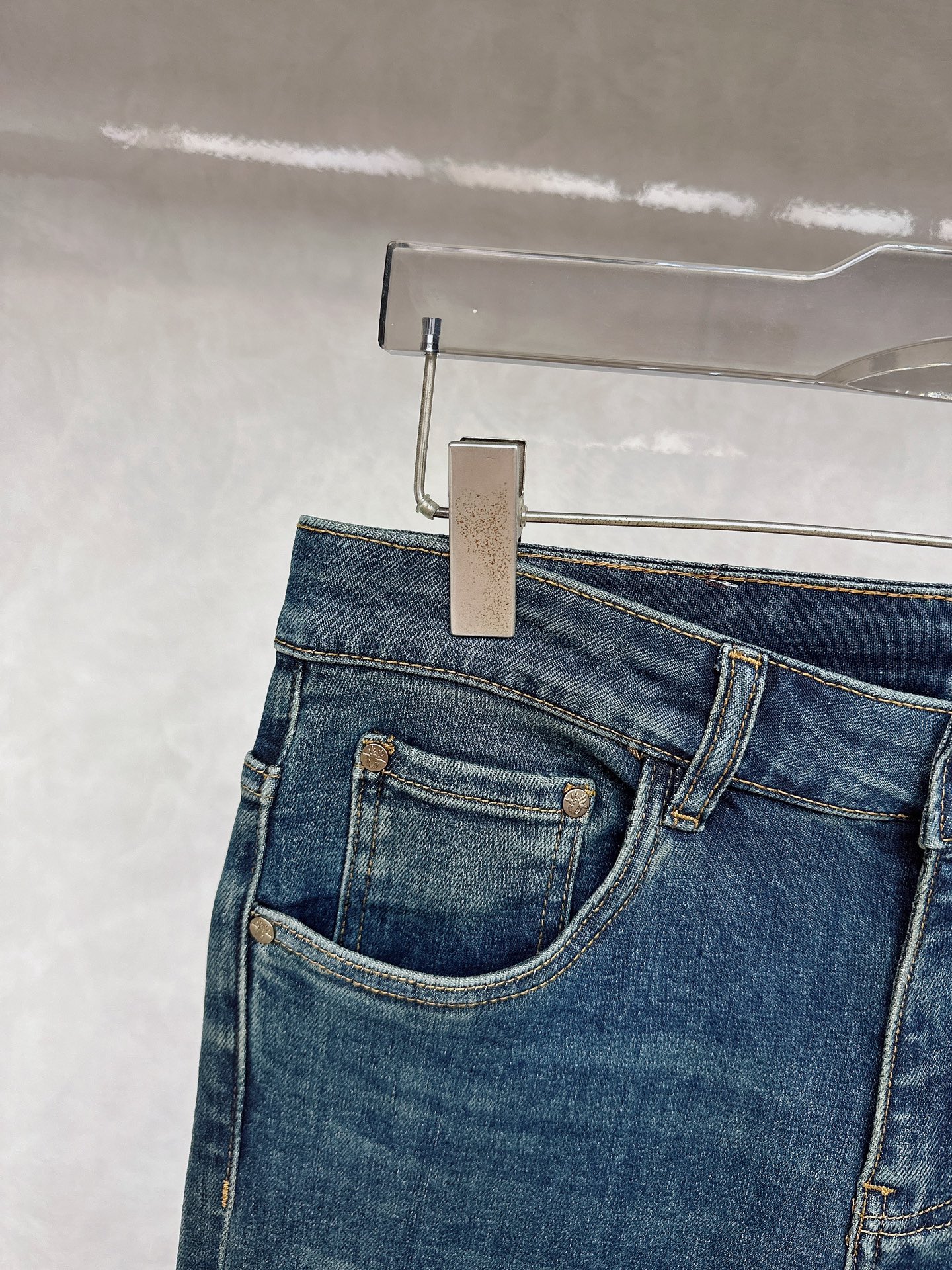 迪奥 2025秋冬🔥🔥新款现货上市，原单爆款牛仔裤👖超级定制款，原版五金，超级重工工艺，版型超赞👍细节做