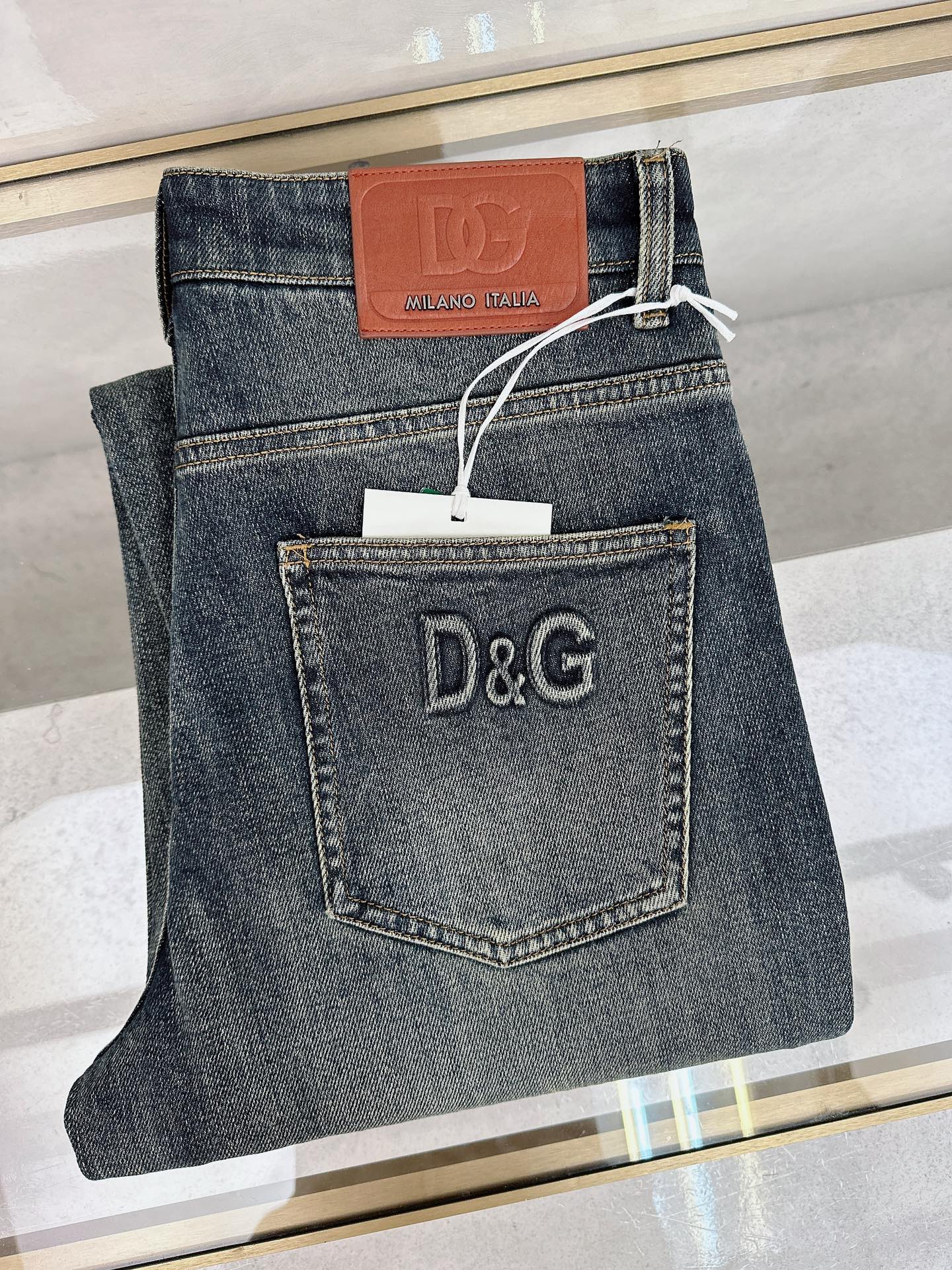 DG 2025秋冬🔥🔥新款现货上市，原单爆款牛仔裤👖超级定制款，原版五金，超级重工工艺，版型超赞👍细节做