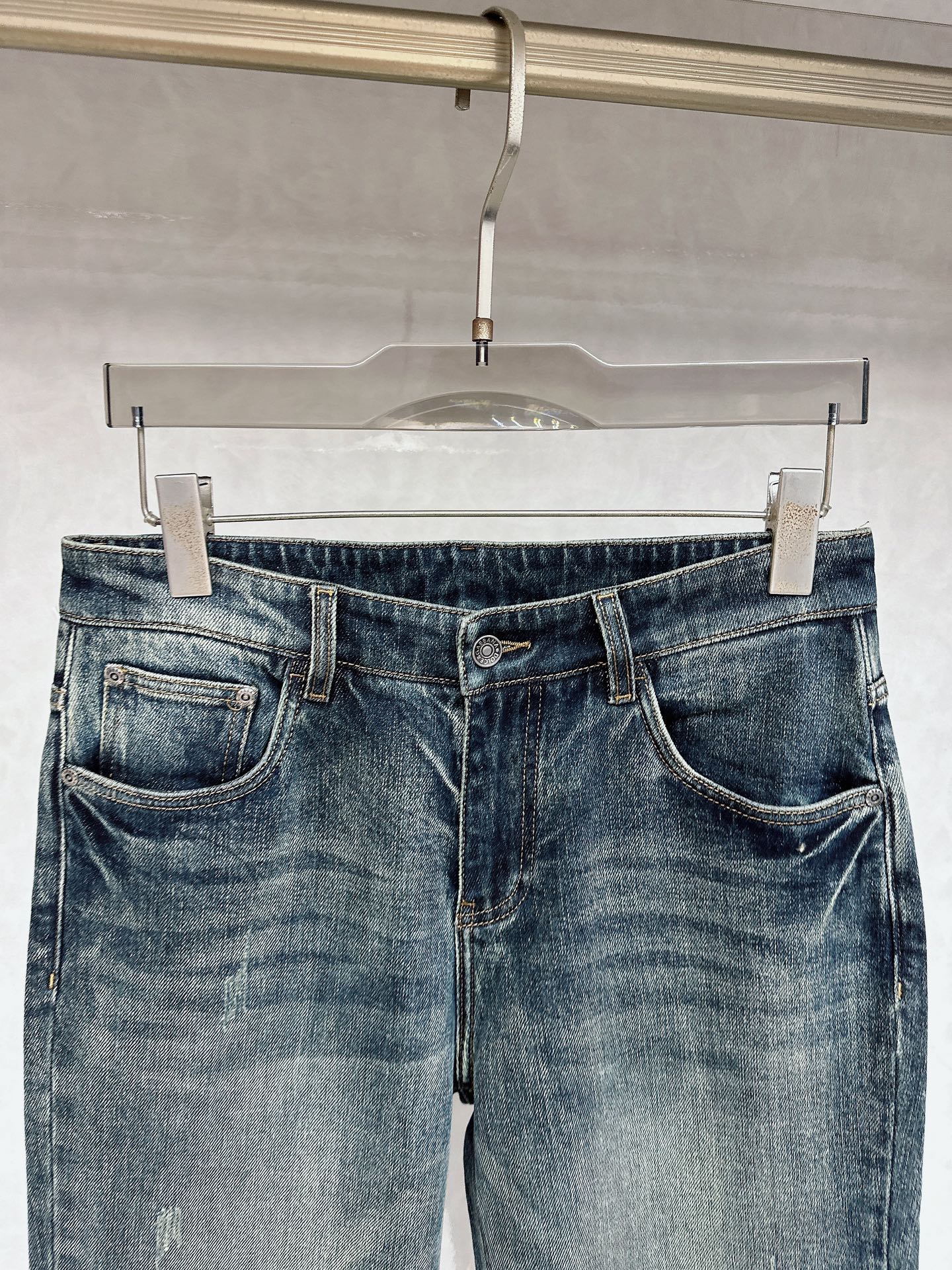 DG 2025秋冬🔥🔥新款现货上市，原单爆款牛仔裤👖超级定制款，原版五金，超级重工工艺，版型超赞👍细节做