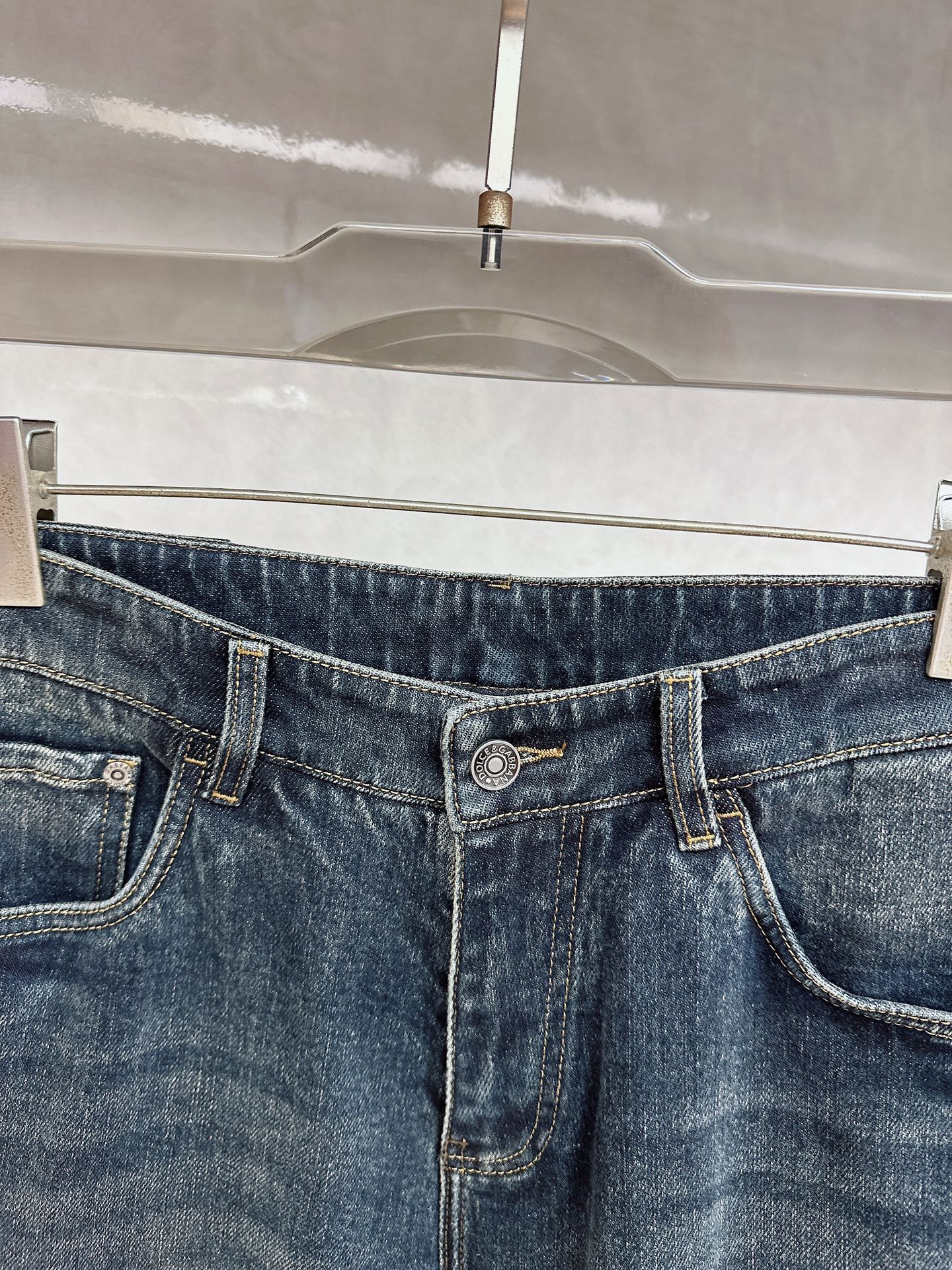 DG 2025秋冬🔥🔥新款现货上市，原单爆款牛仔裤👖超级定制款，原版五金，超级重工工艺，版型超赞👍细节做