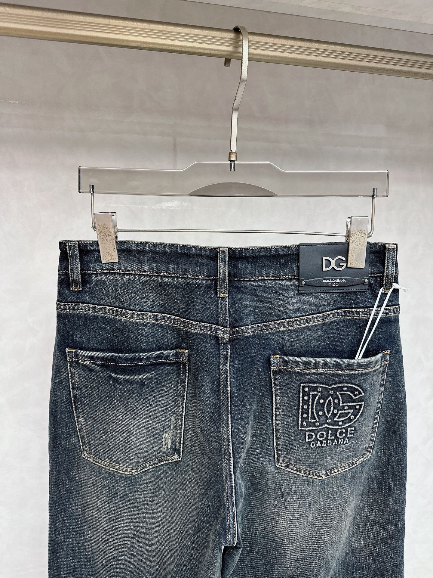 DG 2025秋冬🔥🔥新款现货上市，原单爆款牛仔裤👖超级定制款，原版五金，超级重工工艺，版型超赞👍细节做