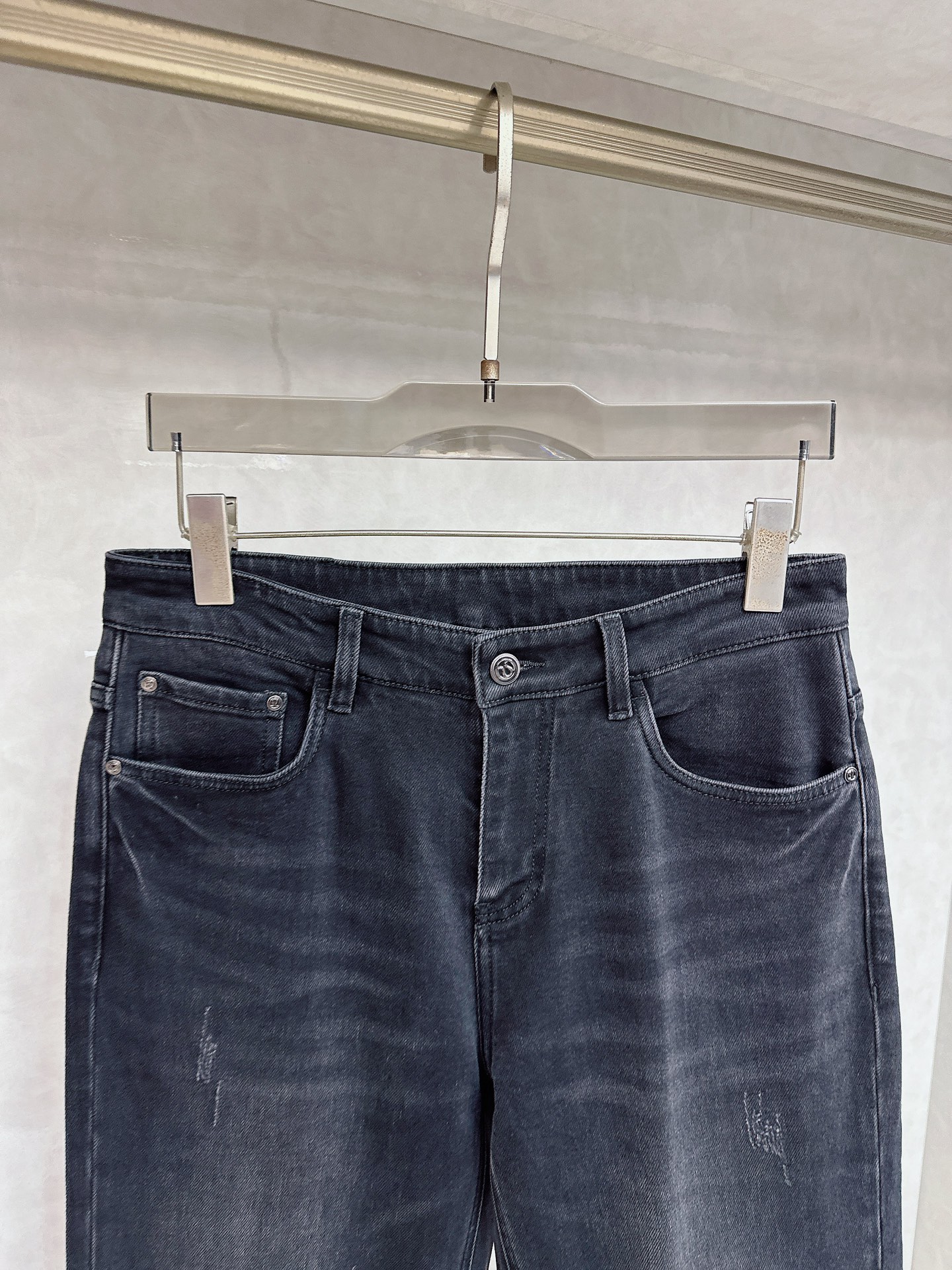 😊 2025秋冬🔥🔥新款现货上市，原单爆款牛仔裤👖超级定制款，原版五金，超级重工工艺，版型超赞👍细节做工