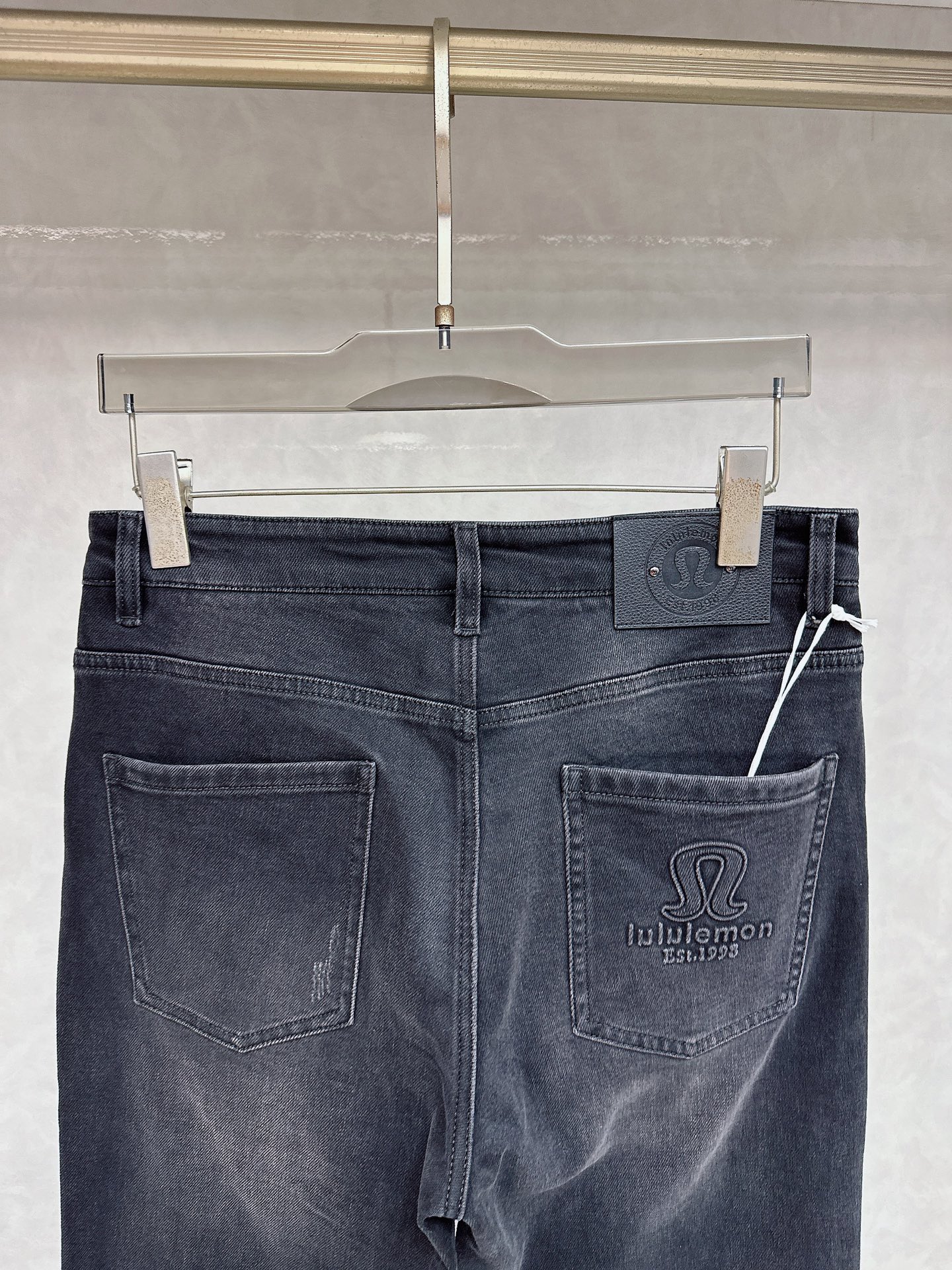 😊 2025秋冬🔥🔥新款现货上市，原单爆款牛仔裤👖超级定制款，原版五金，超级重工工艺，版型超赞👍细节做工