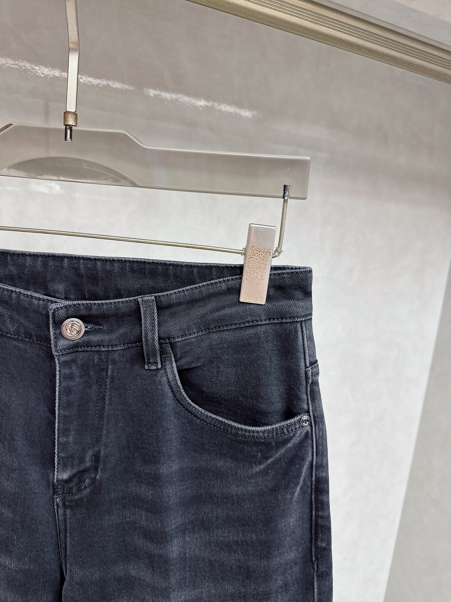 😊 2025秋冬🔥🔥新款现货上市，原单爆款牛仔裤👖超级定制款，原版五金，超级重工工艺，版型超赞👍细节做工