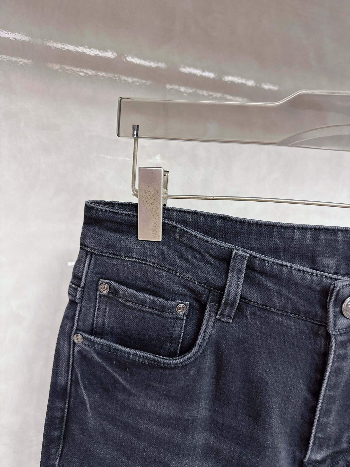 😊 2025秋冬🔥🔥新款现货上市，原单爆款牛仔裤👖超级定制款，原版五金，超级重工工艺，版型超赞👍细节做工