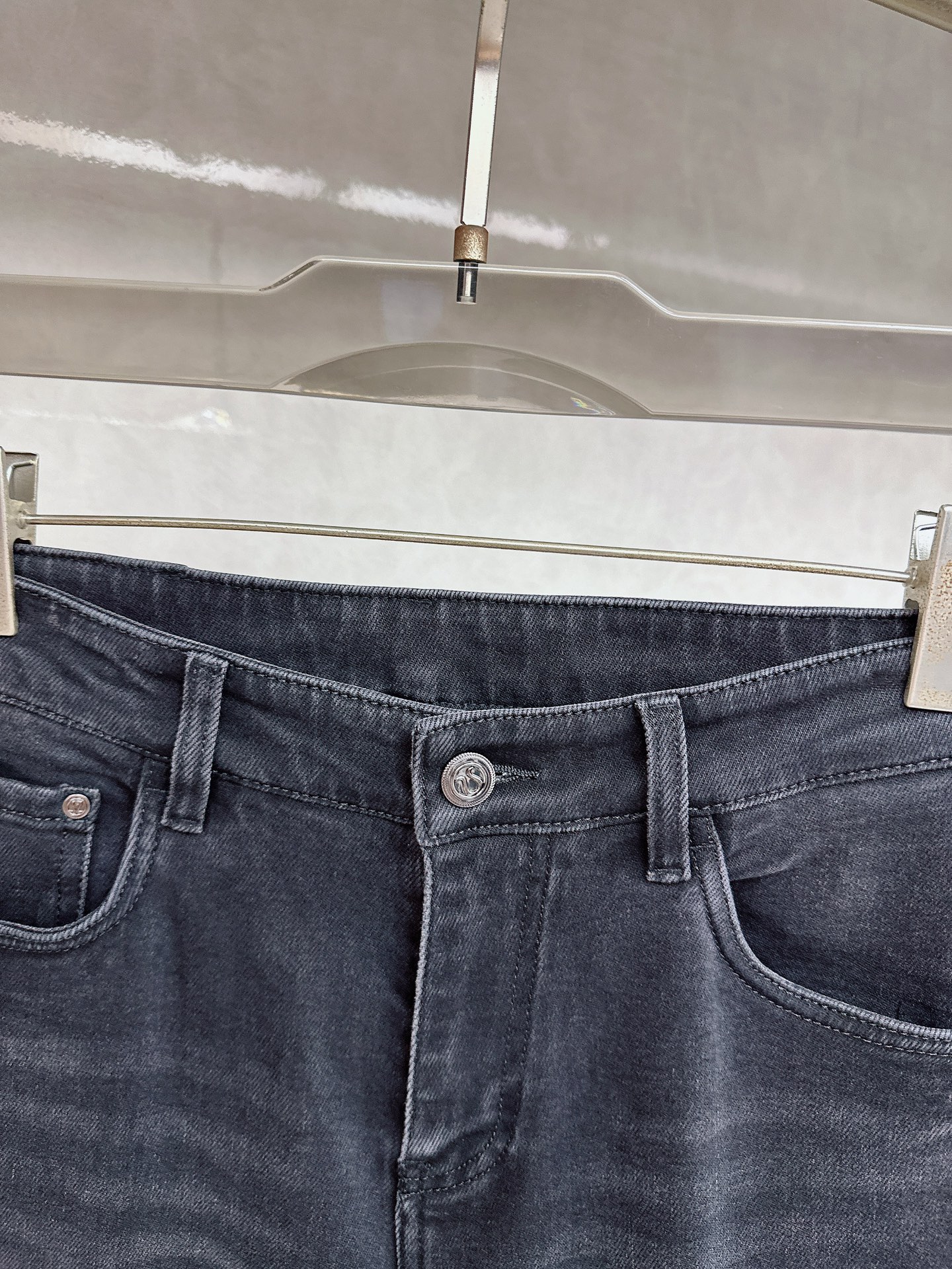 😊 2025秋冬🔥🔥新款现货上市，原单爆款牛仔裤👖超级定制款，原版五金，超级重工工艺，版型超赞👍细节做工