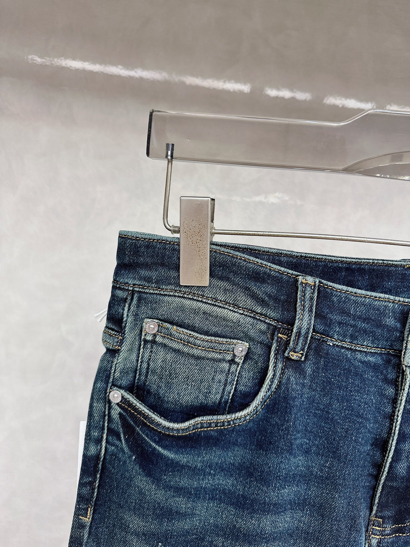 阿玛尼 2025秋冬🔥🔥新款现货上市，原单爆款牛仔裤👖超级定制款，原版五金，超级重工工艺，版型超赞👍细节