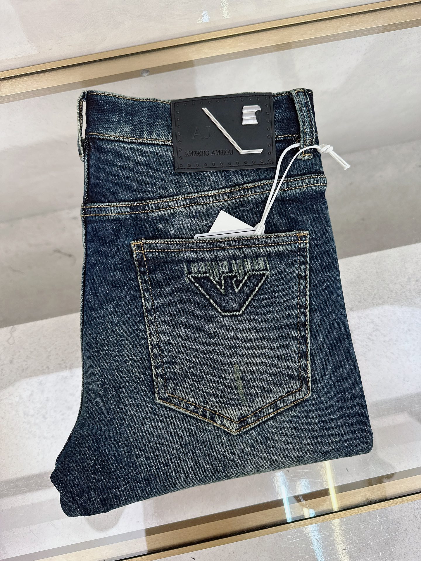 阿玛尼 2025秋冬🔥🔥新款现货上市，原单爆款牛仔裤👖超级定制款，原版五金，超级重工工艺，版型超赞👍细节