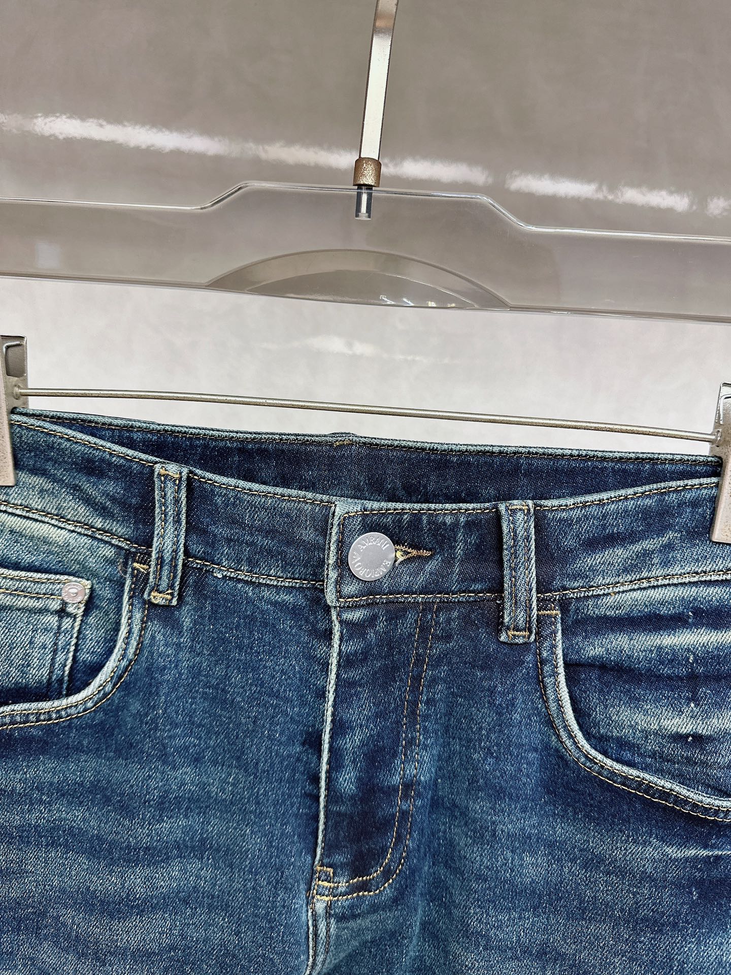 阿玛尼 2025秋冬🔥🔥新款现货上市，原单爆款牛仔裤👖超级定制款，原版五金，超级重工工艺，版型超赞👍细节